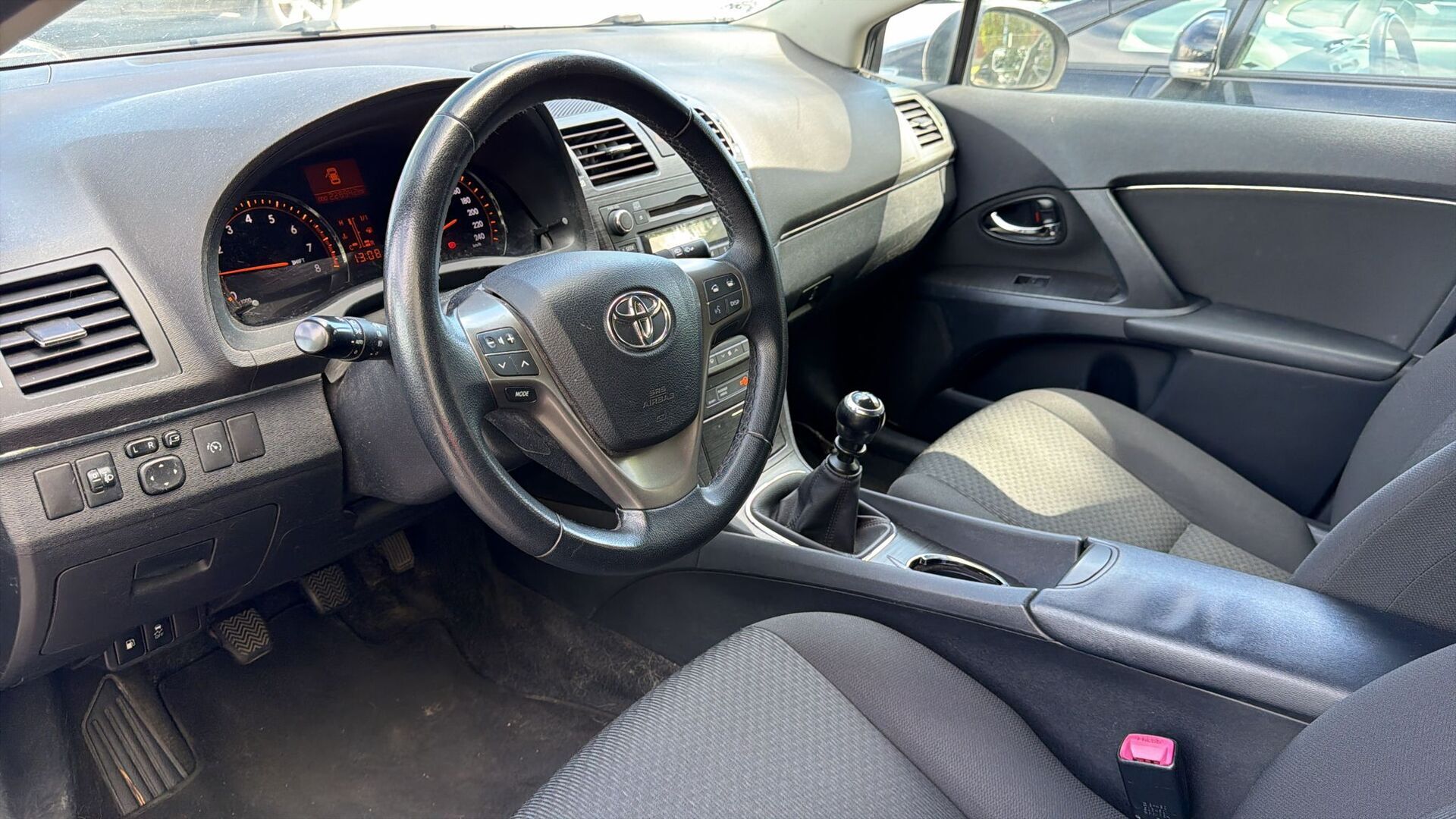 TOYOTA Avensis 2010