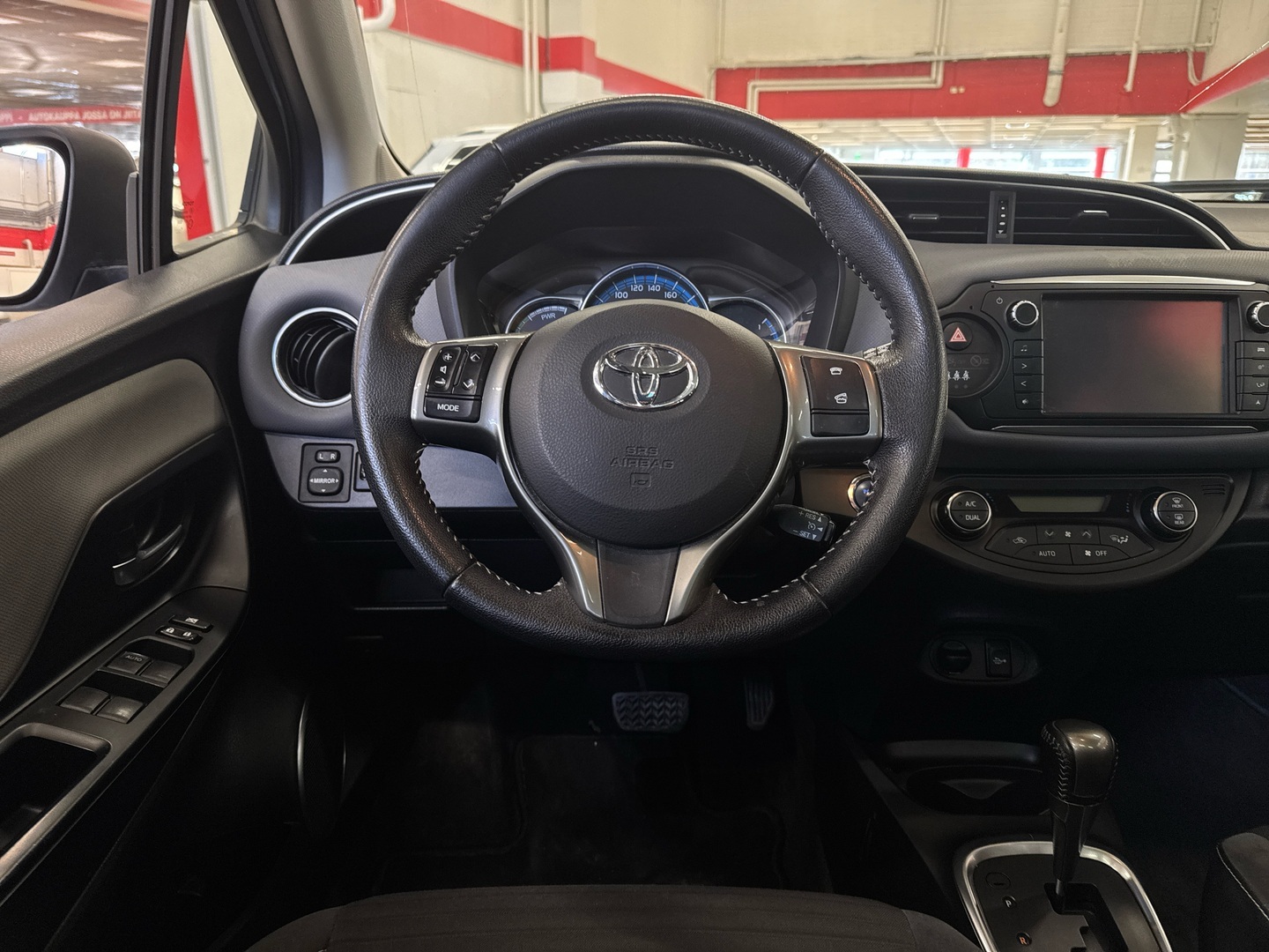TOYOTA Yaris 2014