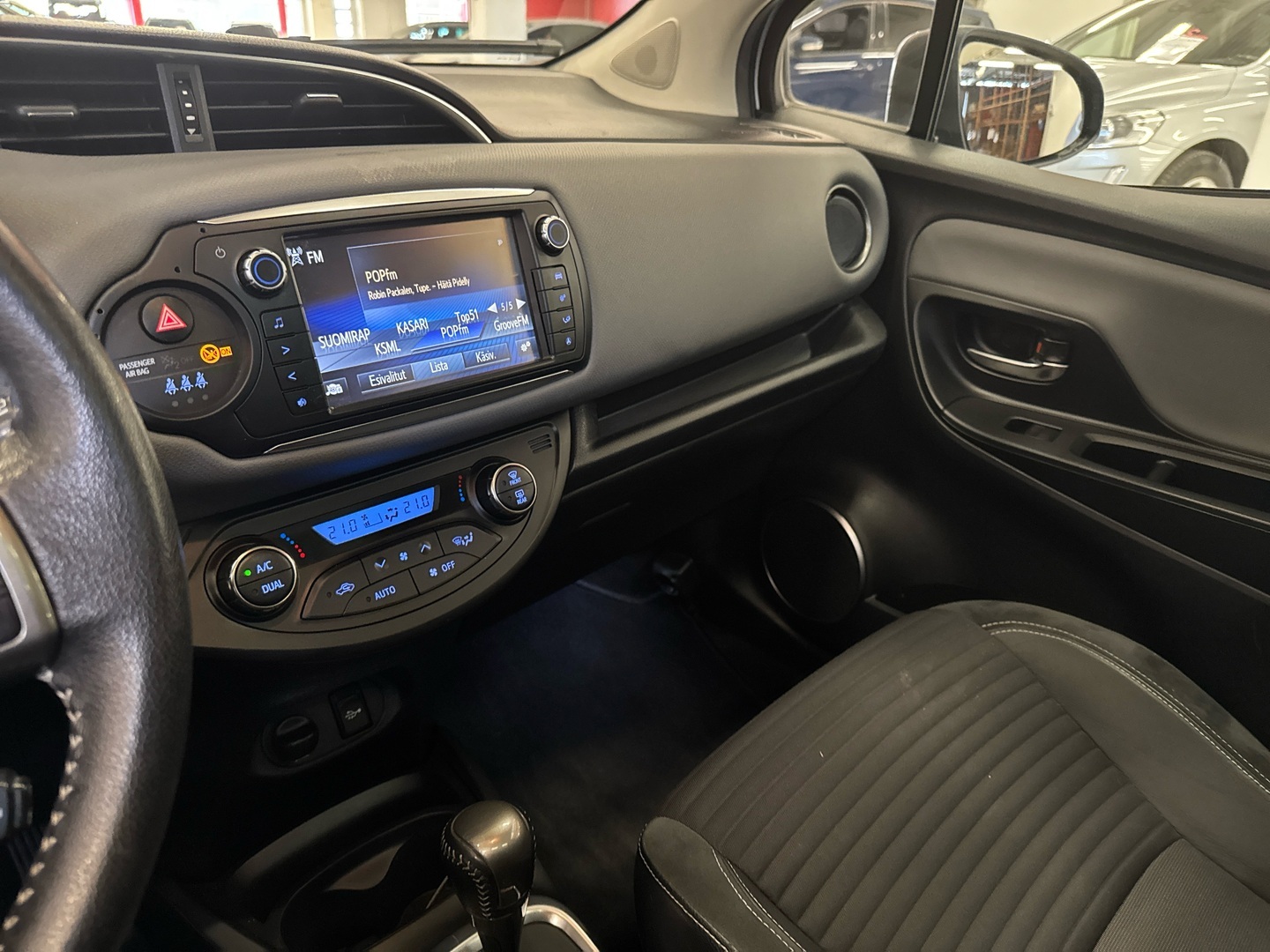 TOYOTA Yaris 2014