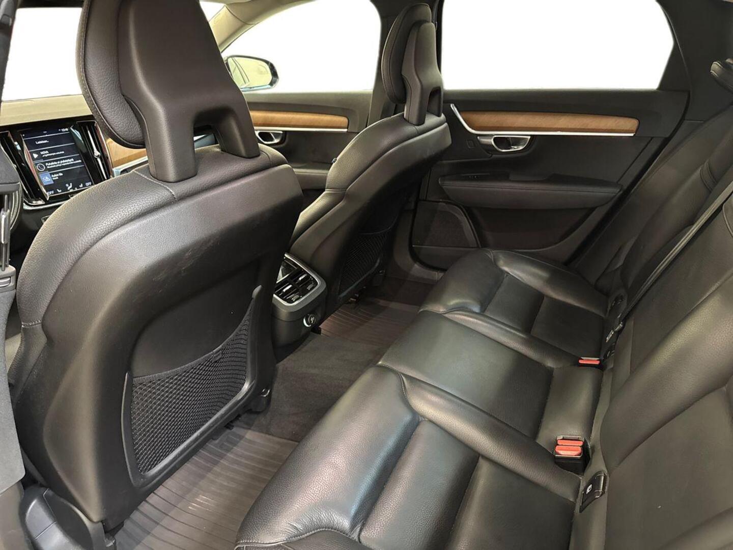 VOLVO S90 10