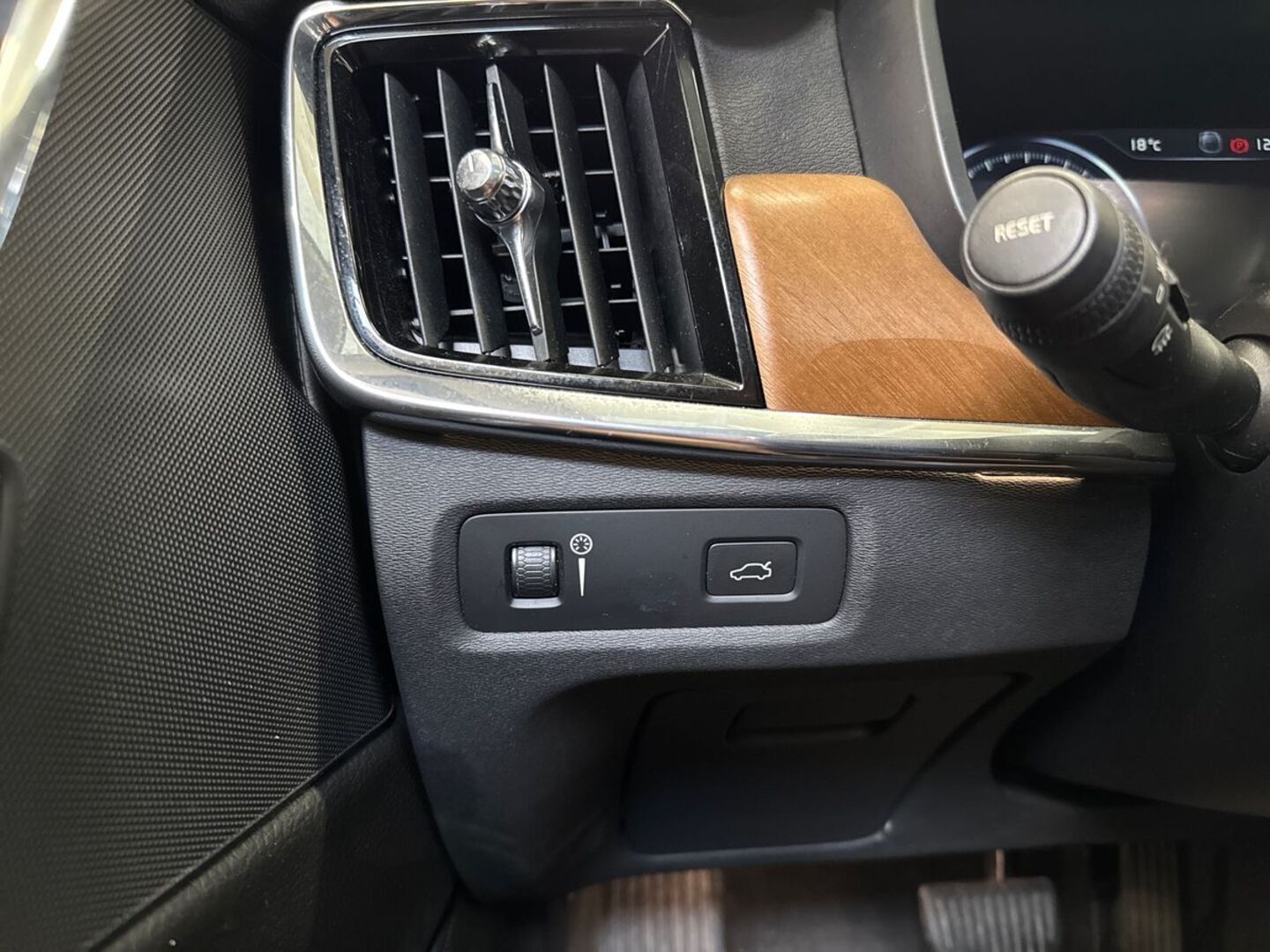 VOLVO S90 18