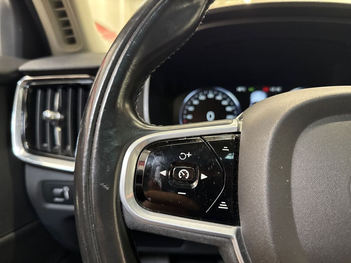 VOLVO S90 23