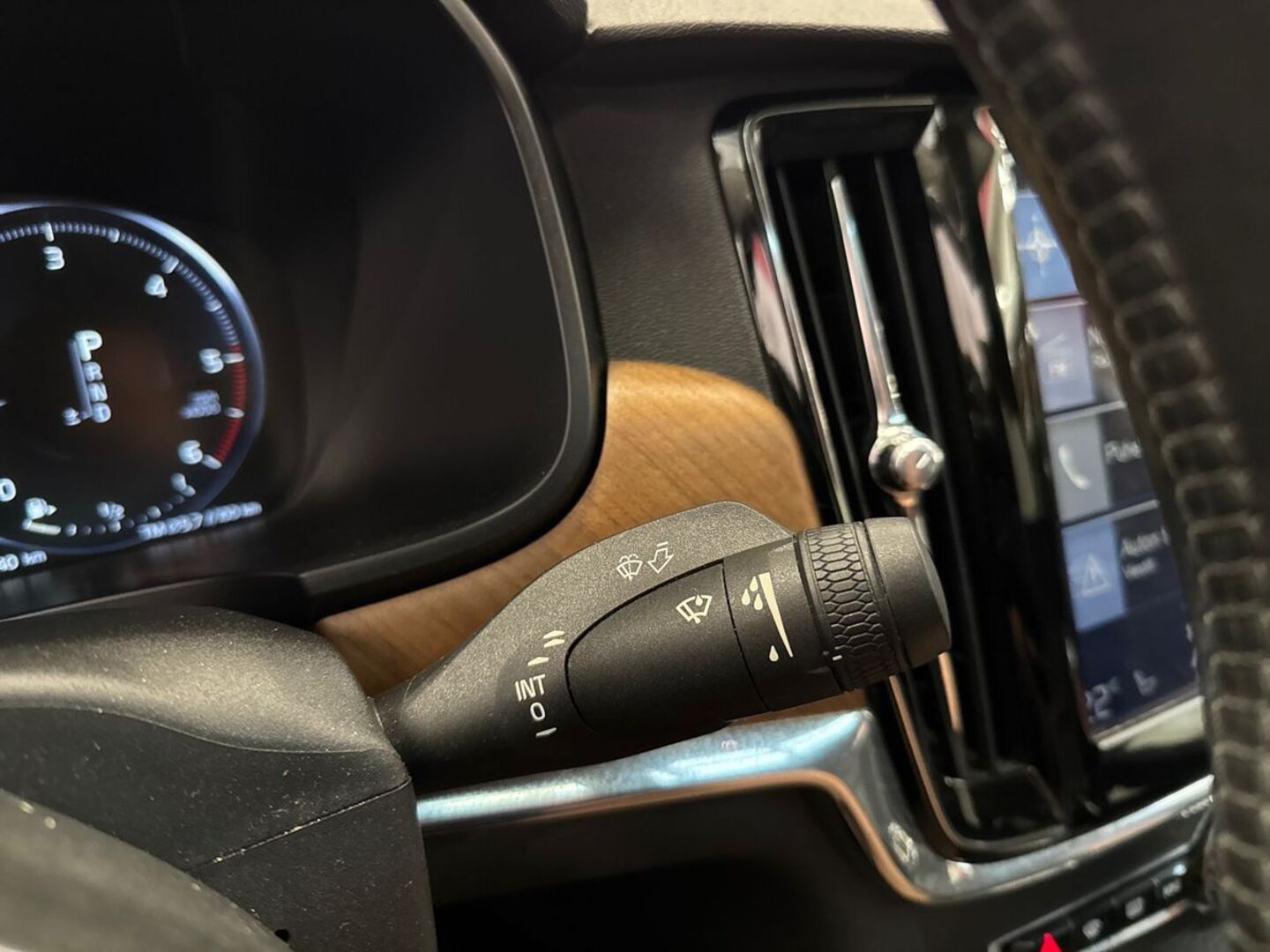 VOLVO S90 24