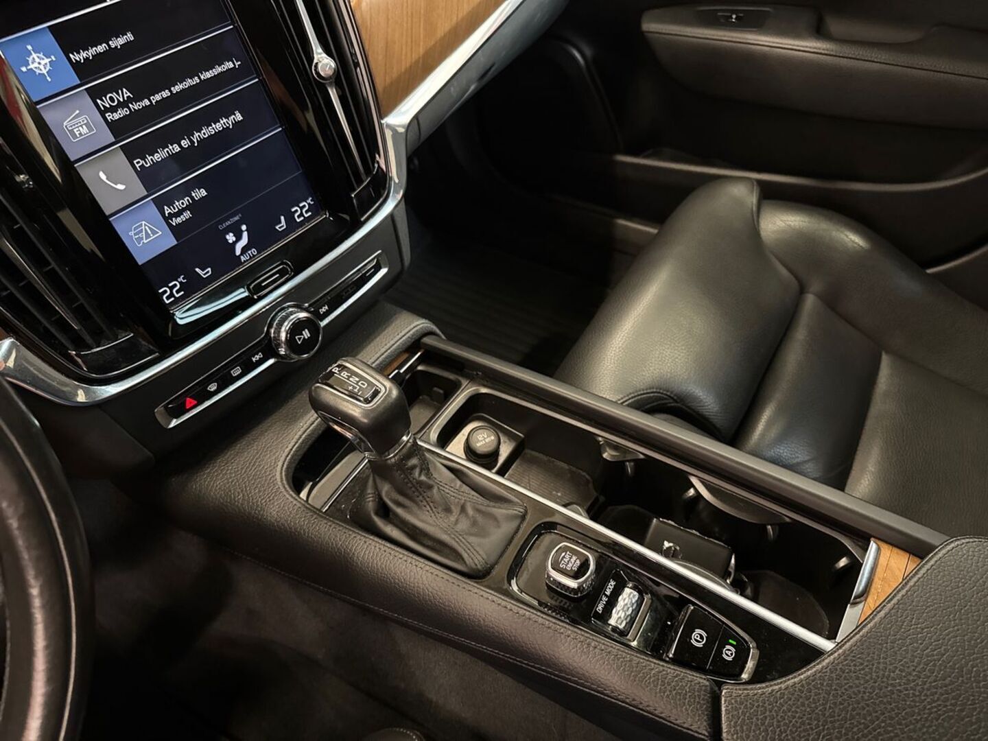 VOLVO S90 27
