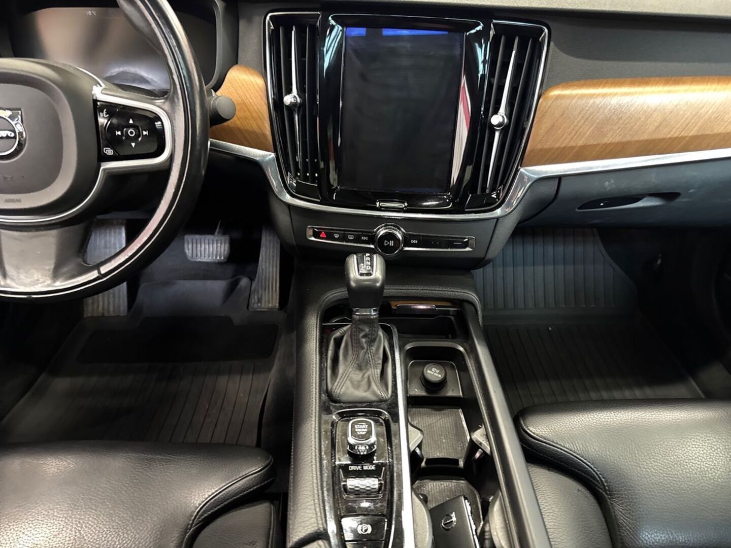 VOLVO S90 31
