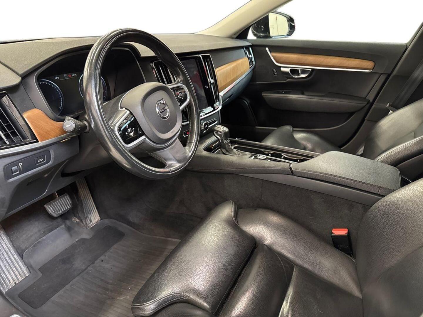 VOLVO S90 7