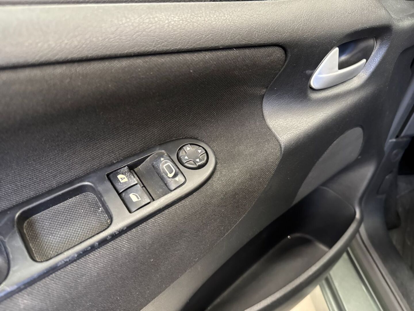 PEUGEOT 207 2008
