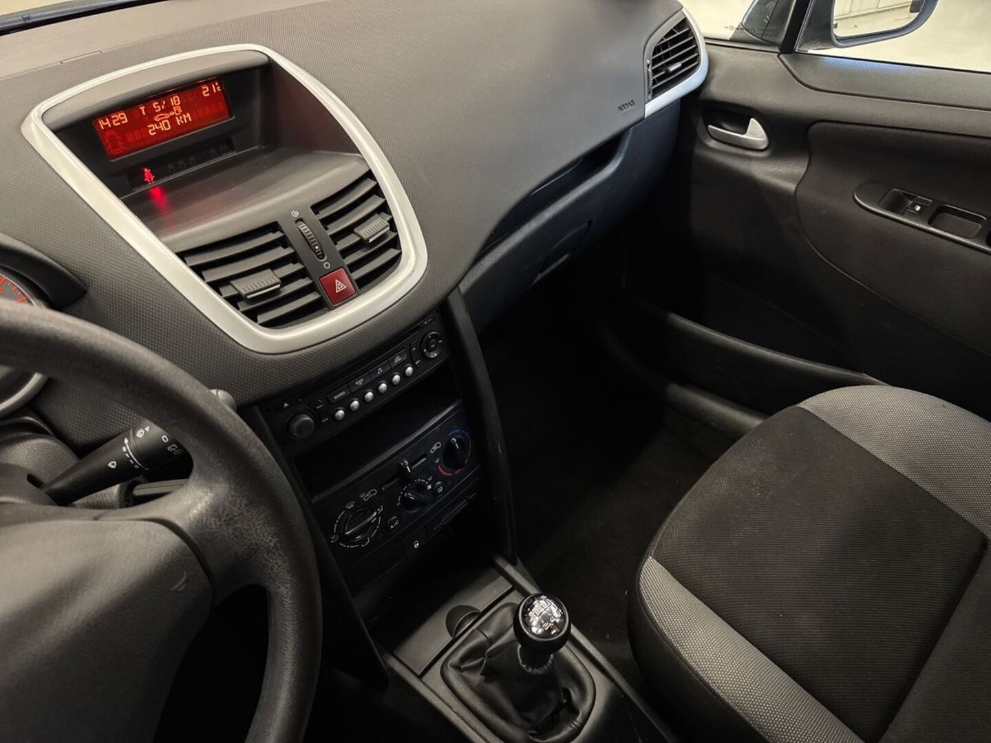 PEUGEOT 207 2008