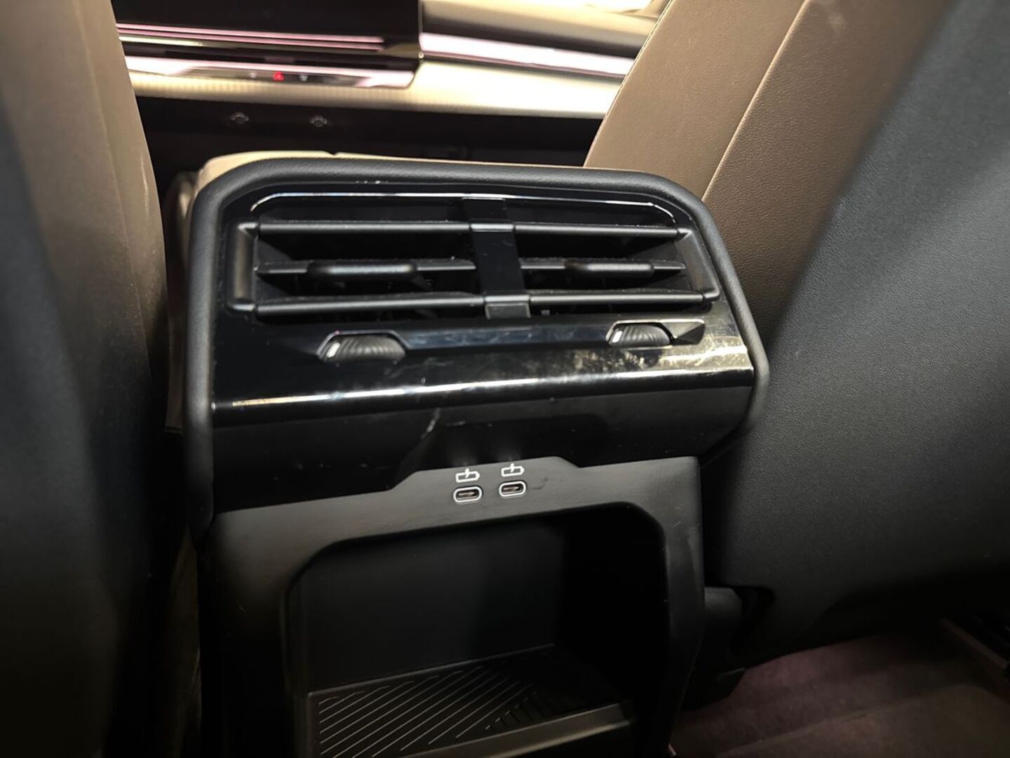 BMW i5 33