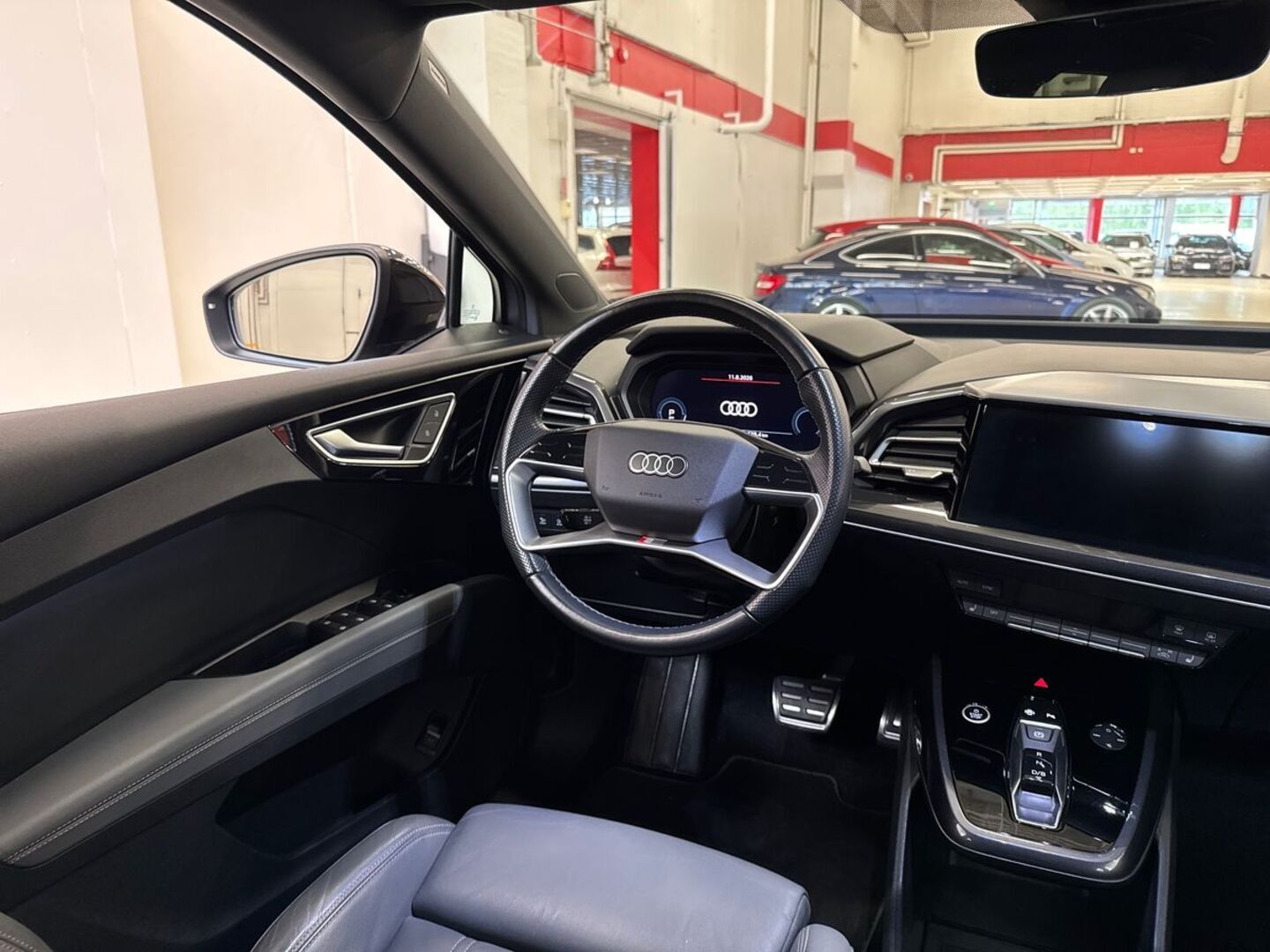 AUDI Q4 e-tron 2022