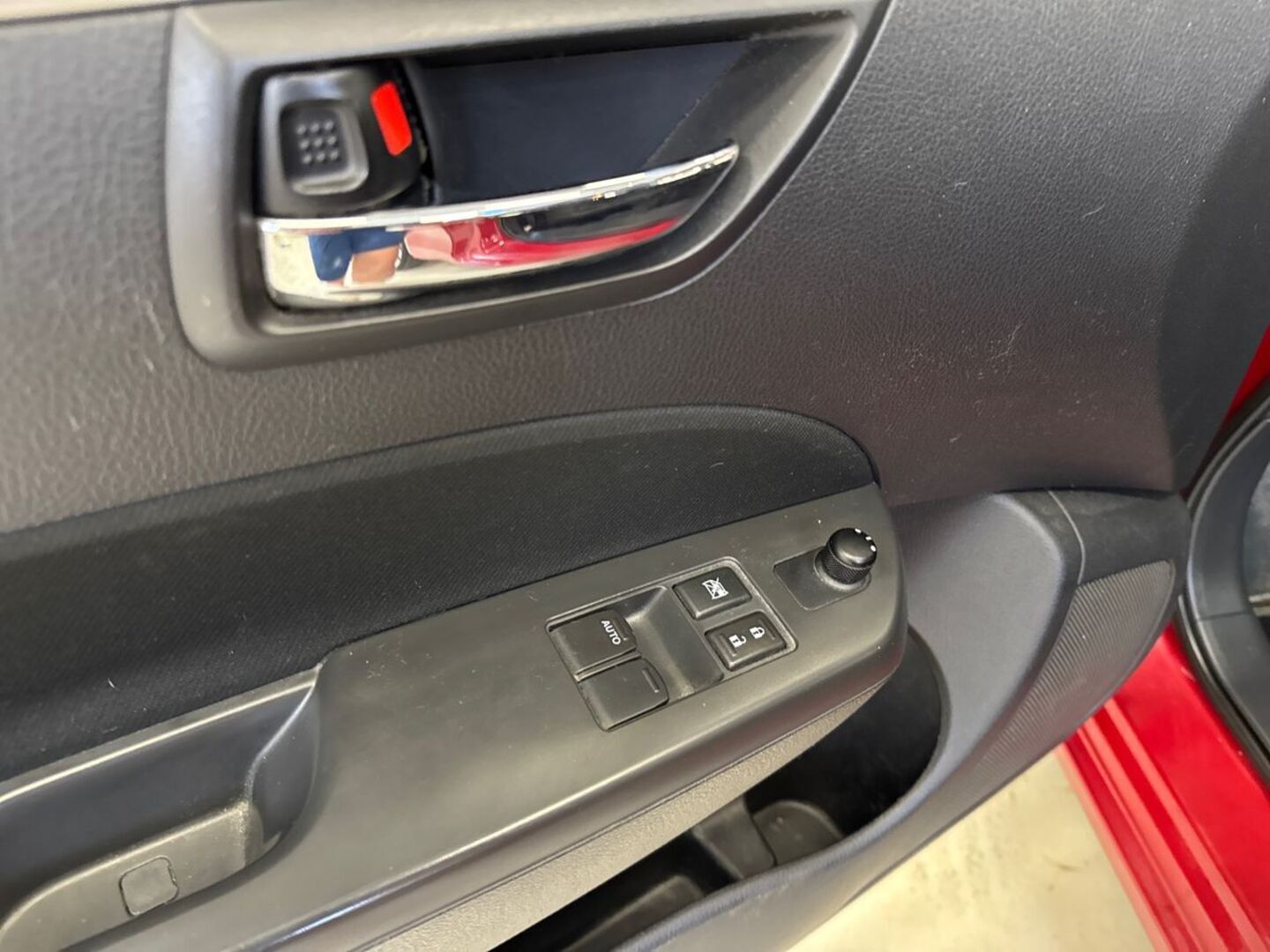 SUZUKI Swift 2012