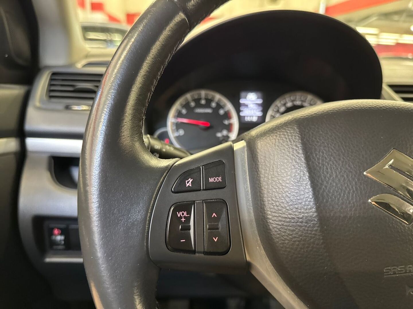SUZUKI Swift 2012