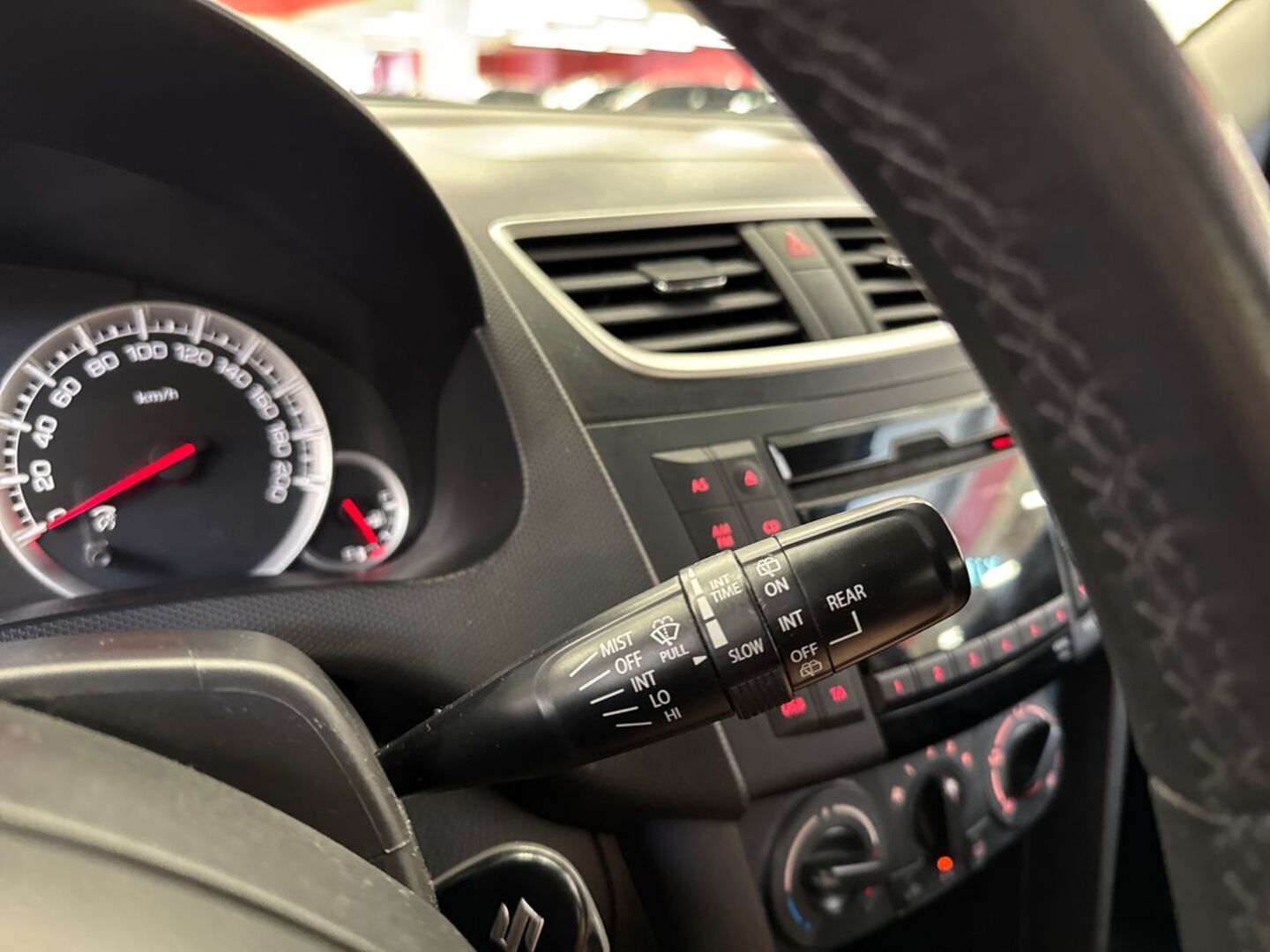 SUZUKI Swift 2012