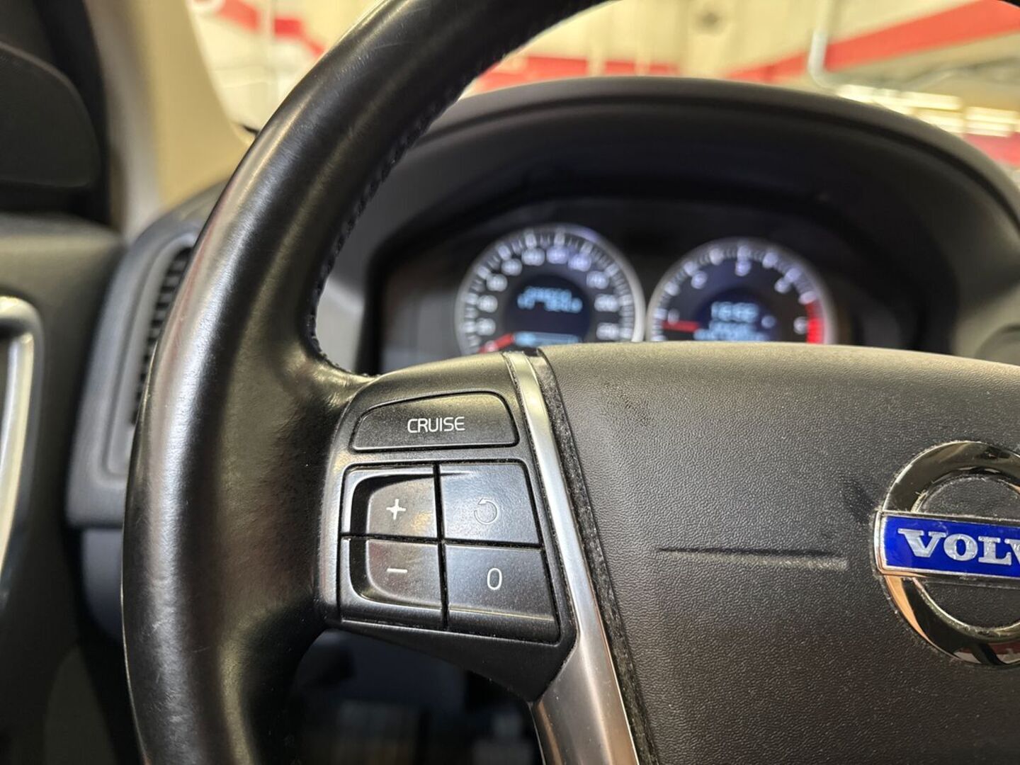 VOLVO XC60 2011