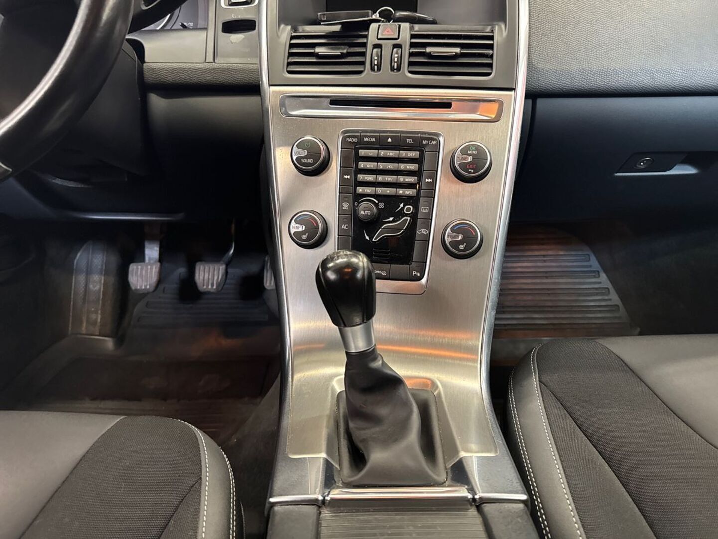 VOLVO XC60 2011