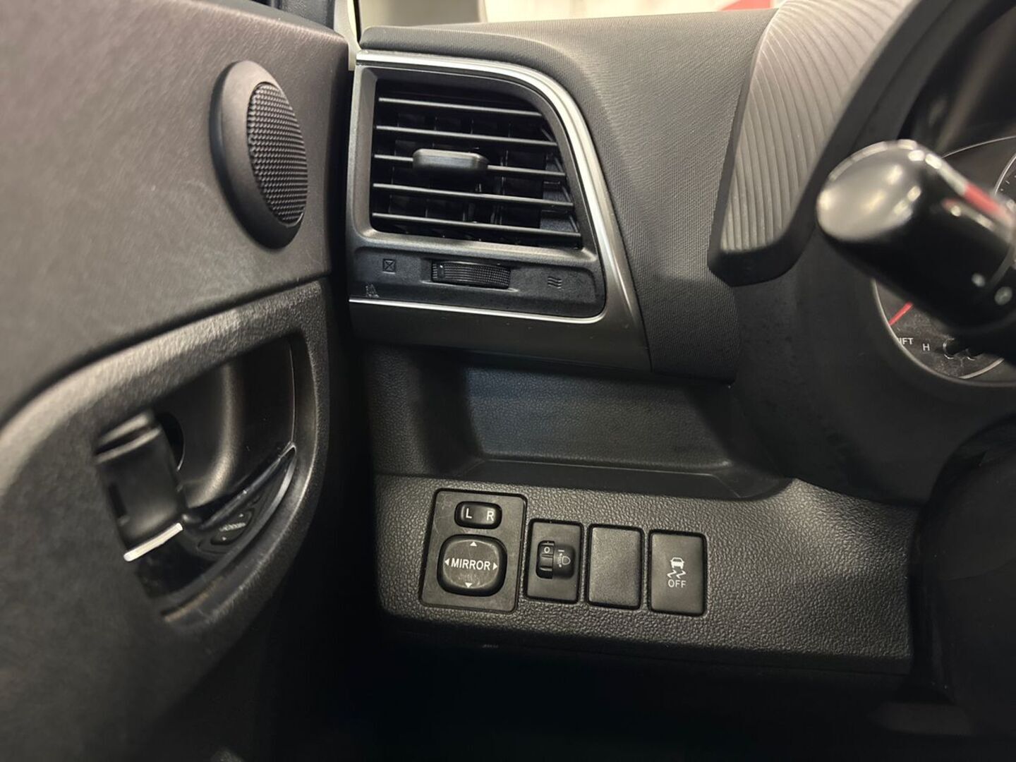 TOYOTA Verso-S 2012