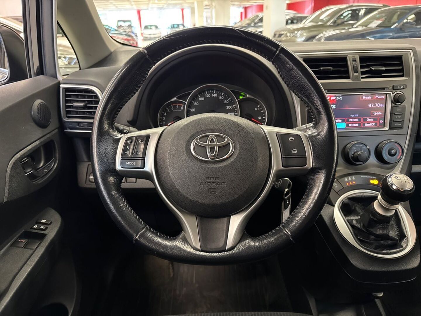 TOYOTA Verso-S 2012
