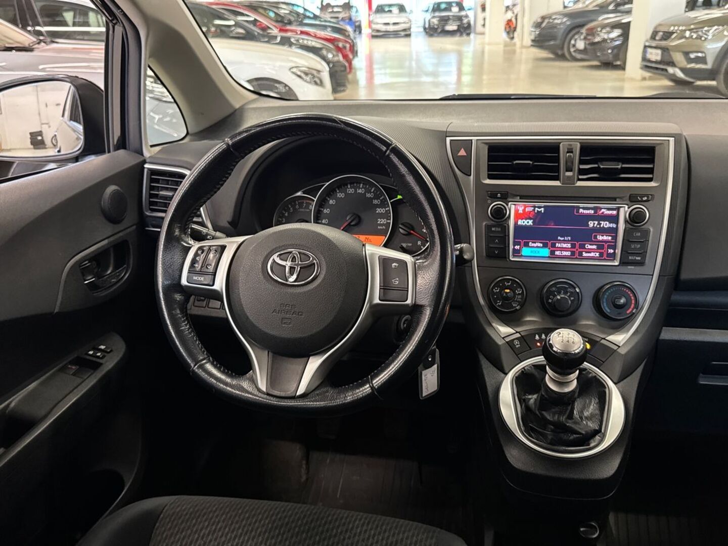 TOYOTA Verso-S 2012