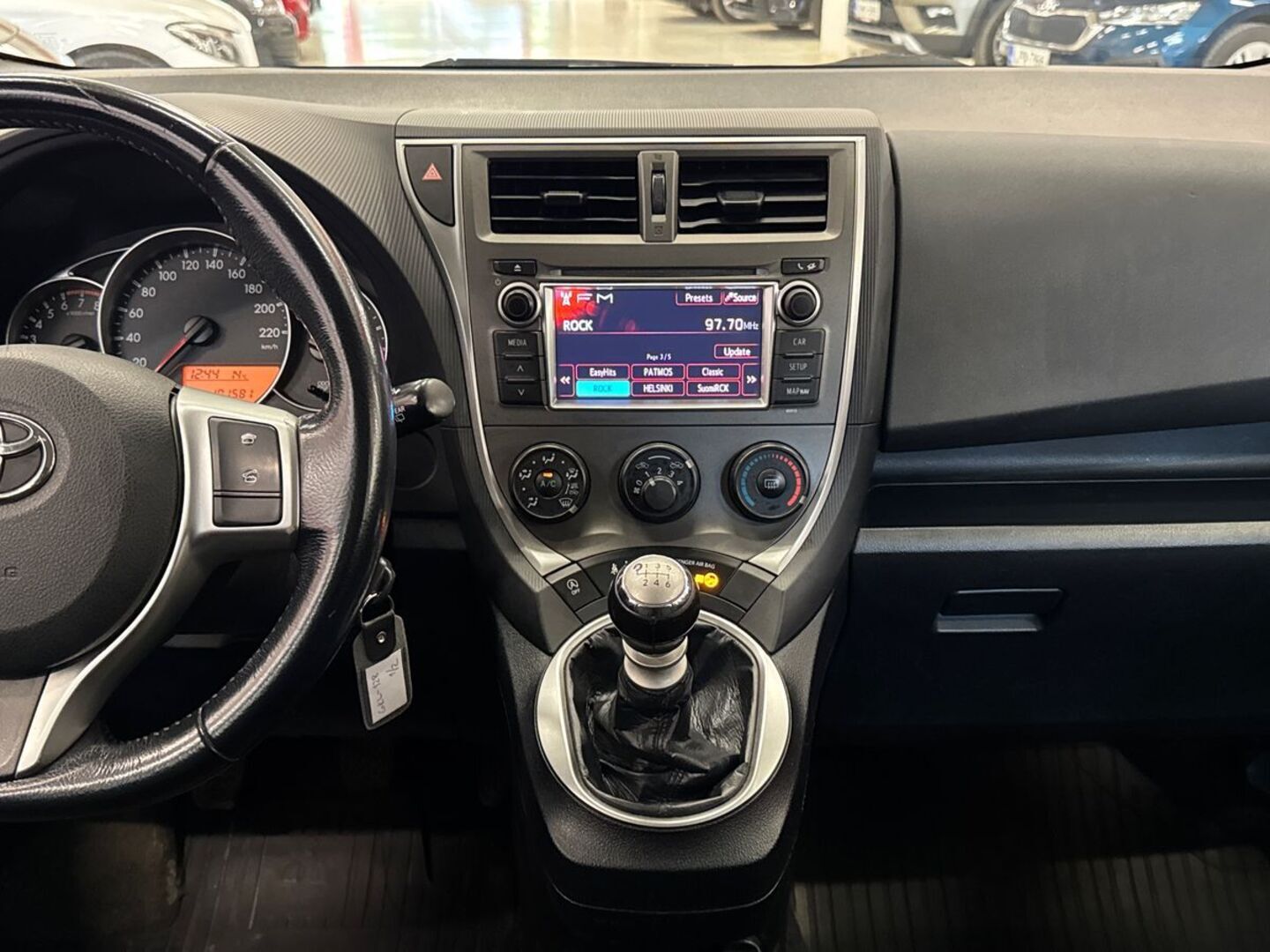 TOYOTA Verso-S 2012