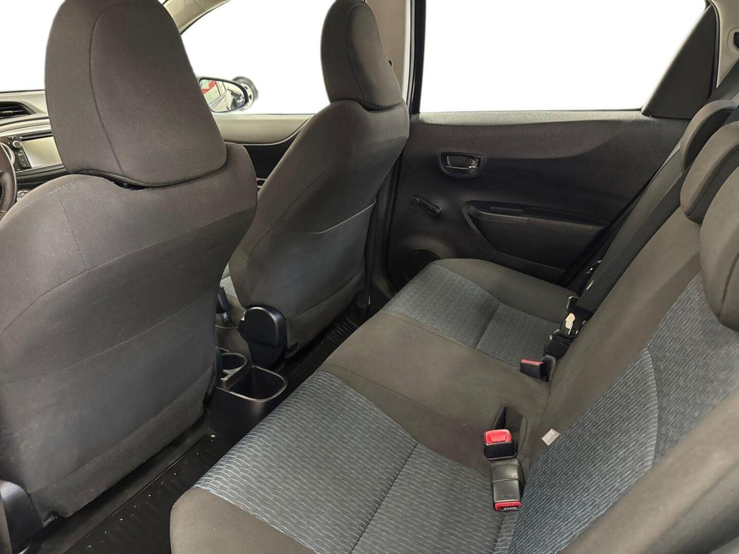 TOYOTA Yaris 10