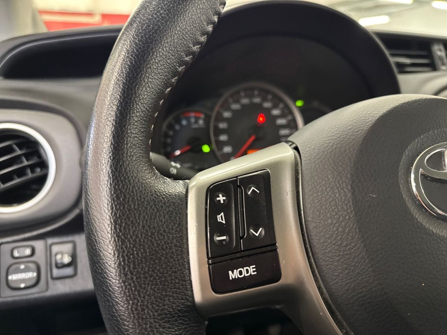 TOYOTA Yaris 22