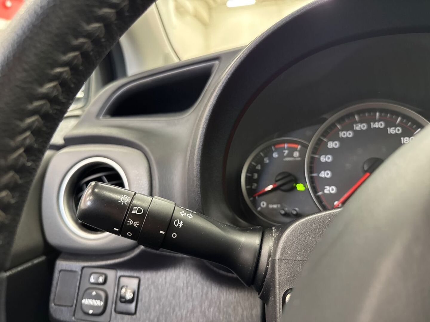 TOYOTA Yaris 24