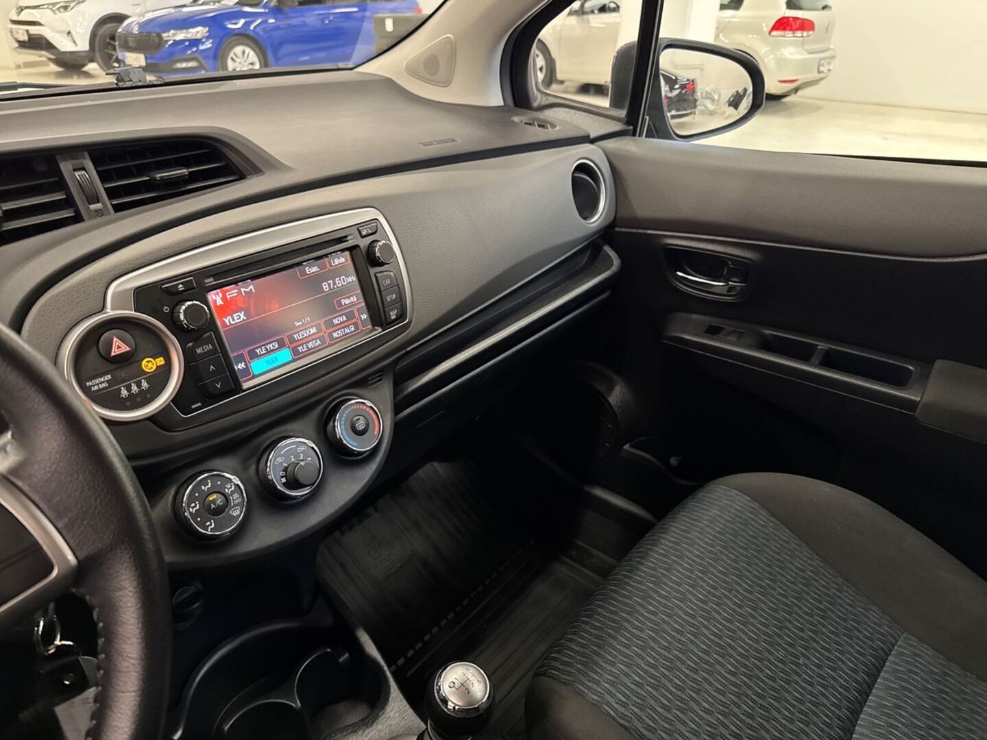 TOYOTA Yaris 25