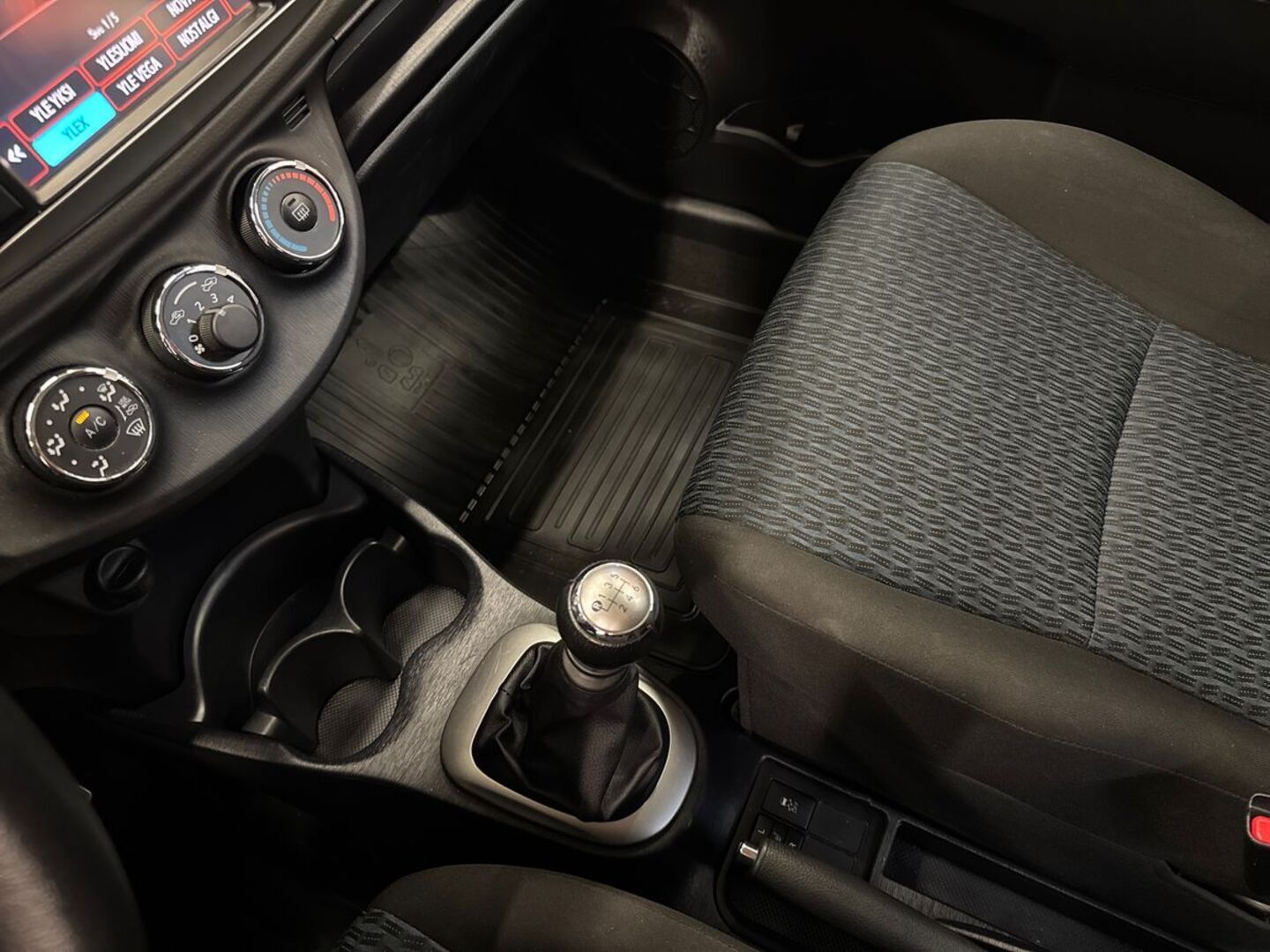 TOYOTA Yaris 26