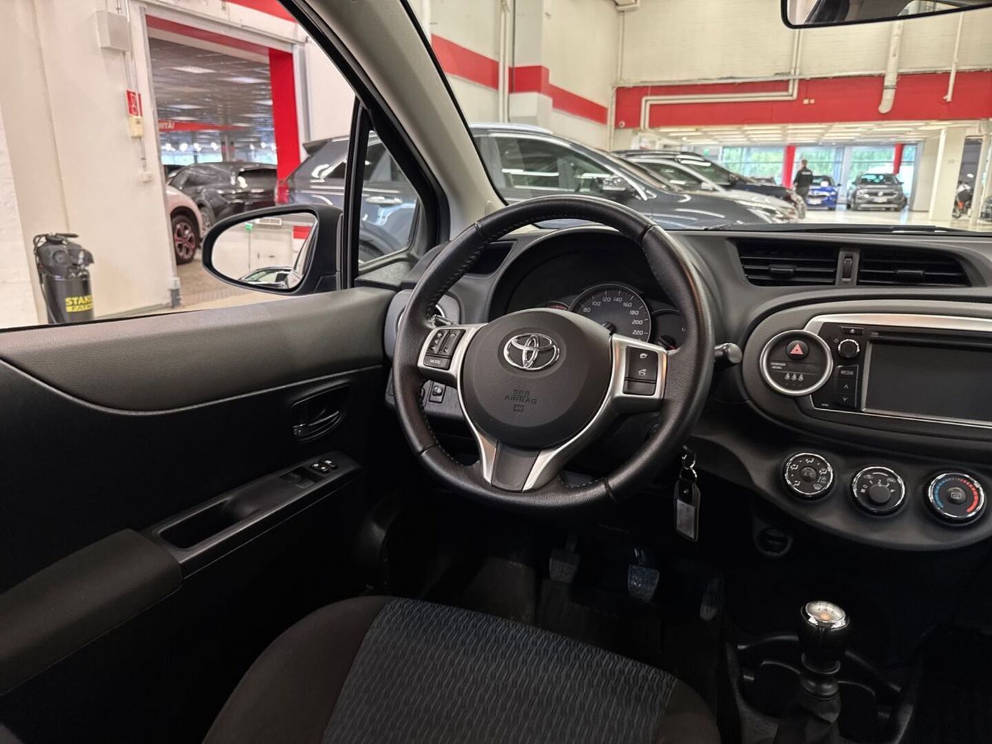 TOYOTA Yaris 28