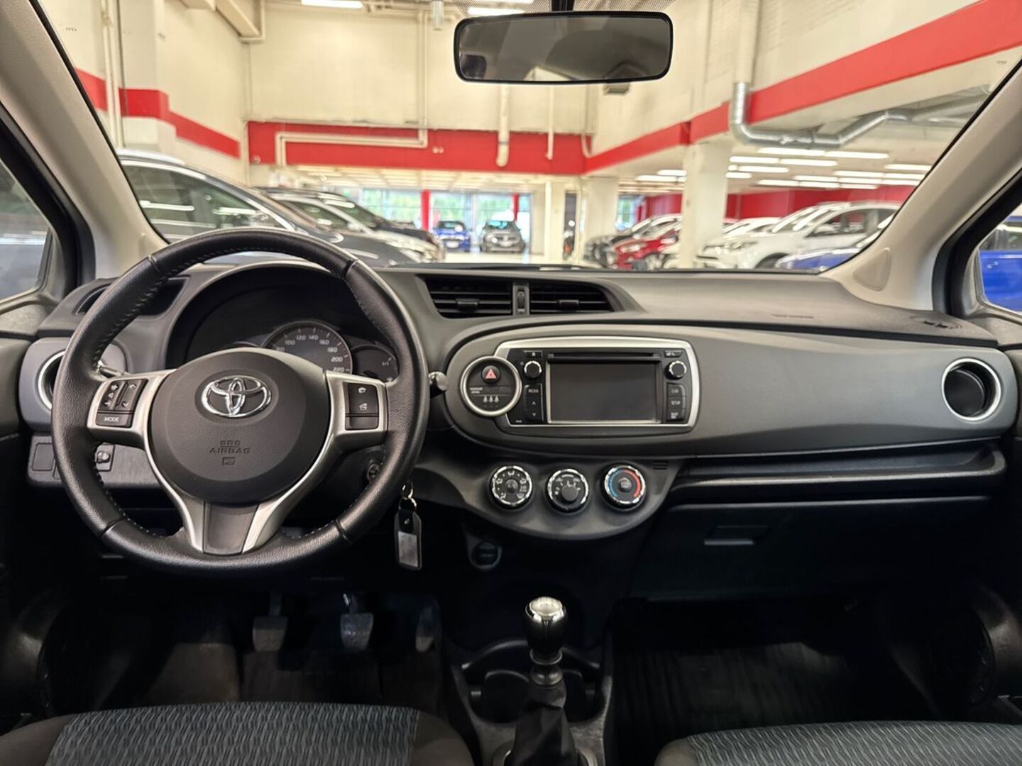 TOYOTA Yaris 29
