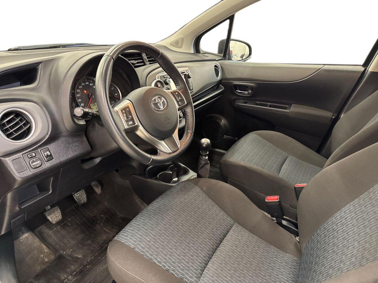 TOYOTA Yaris 7