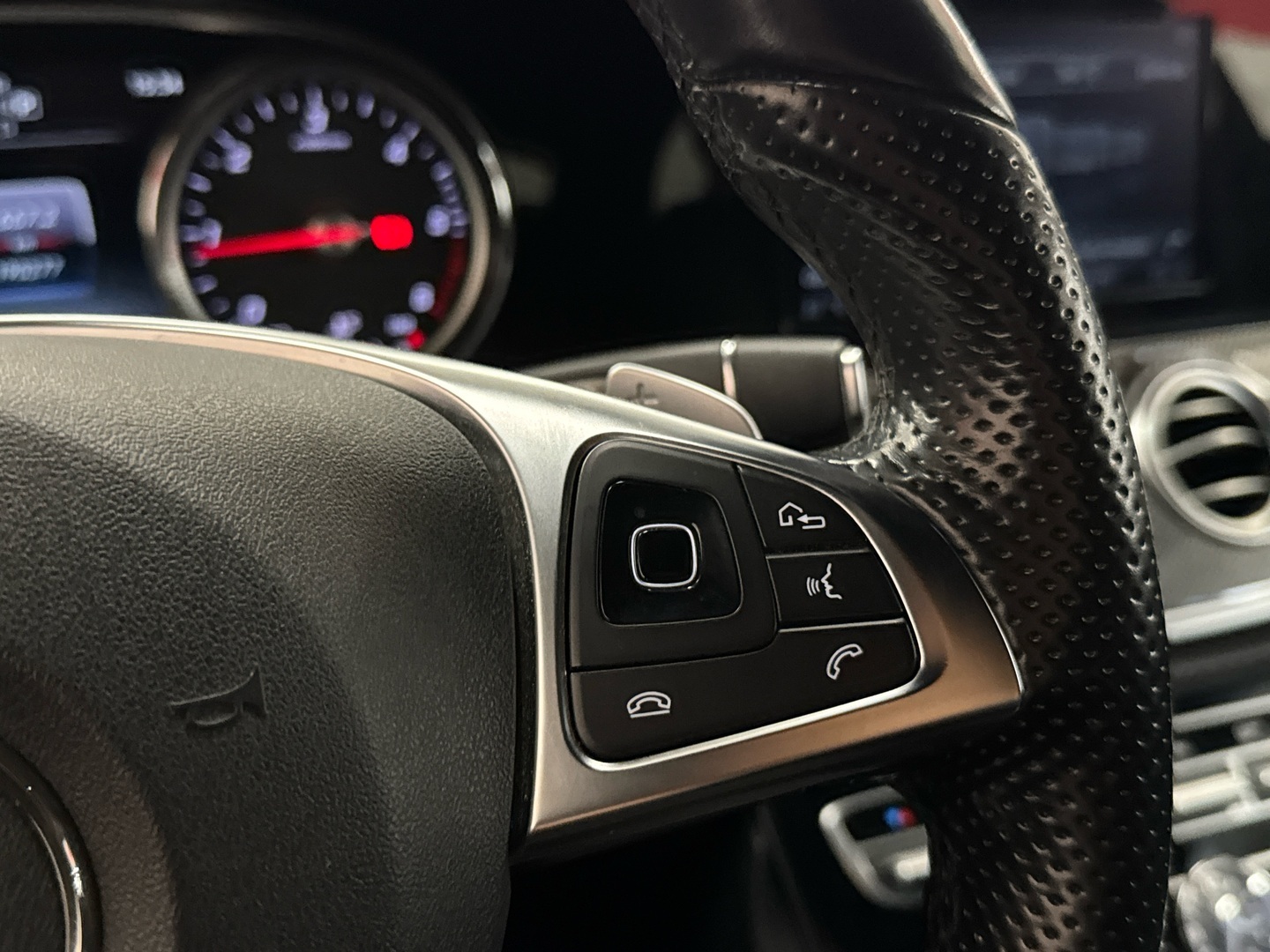 MERCEDES-BENZ E 2016