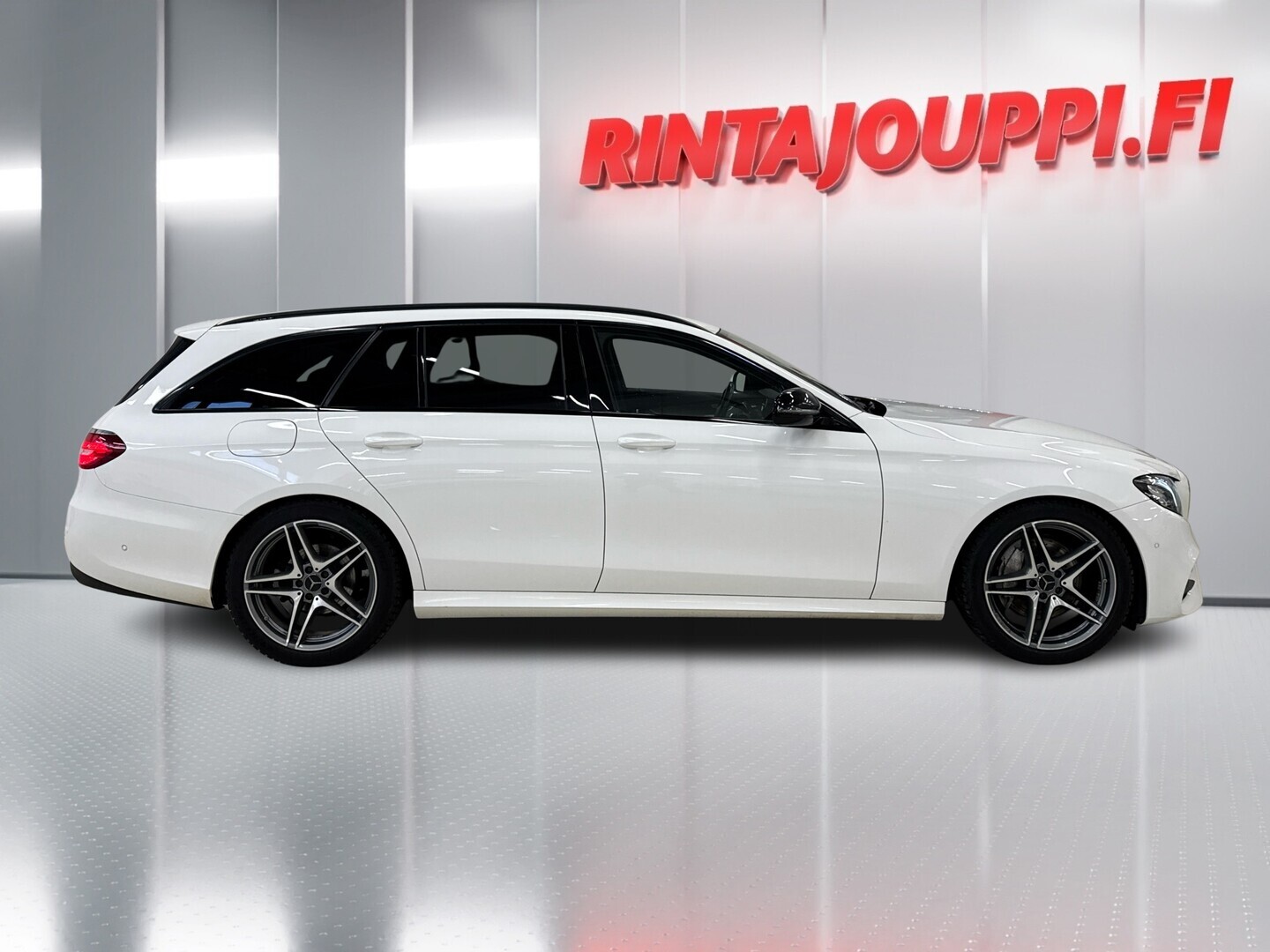 MERCEDES-BENZ E 2016