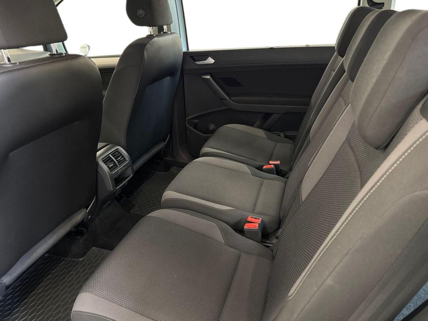 VOLKSWAGEN Touran 2017