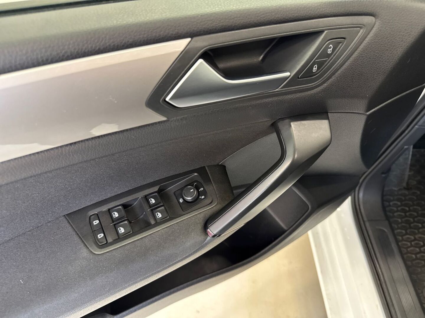 VOLKSWAGEN Touran 2017