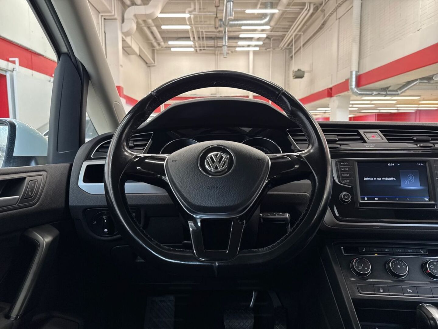 VOLKSWAGEN Touran 2017