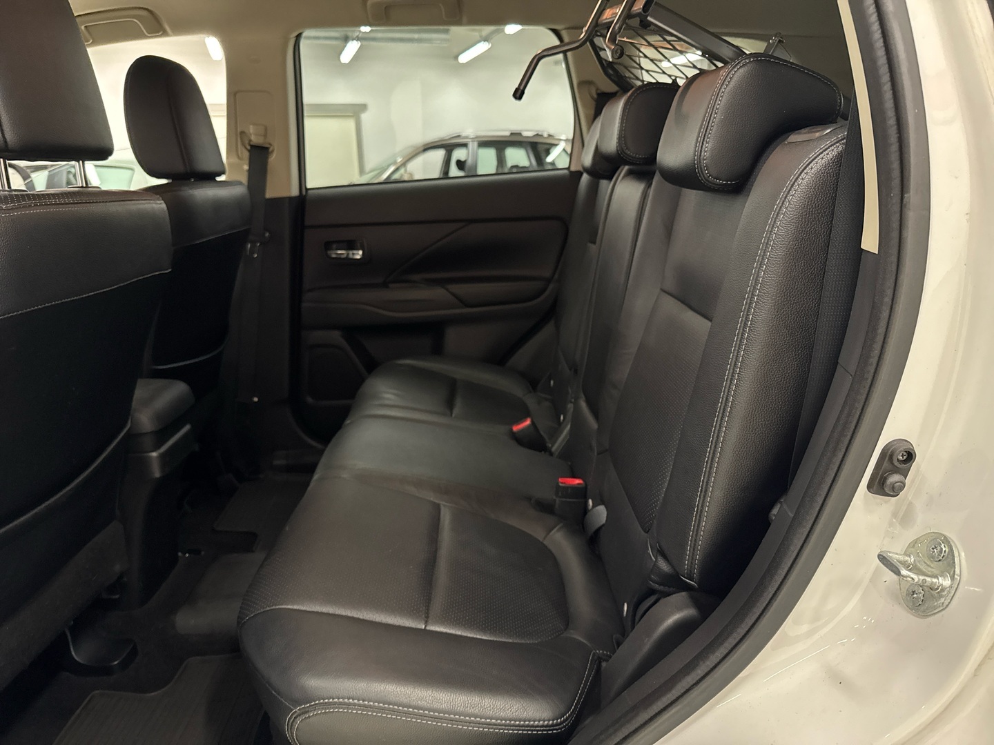 MITSUBISHI Outlander PHEV 2014