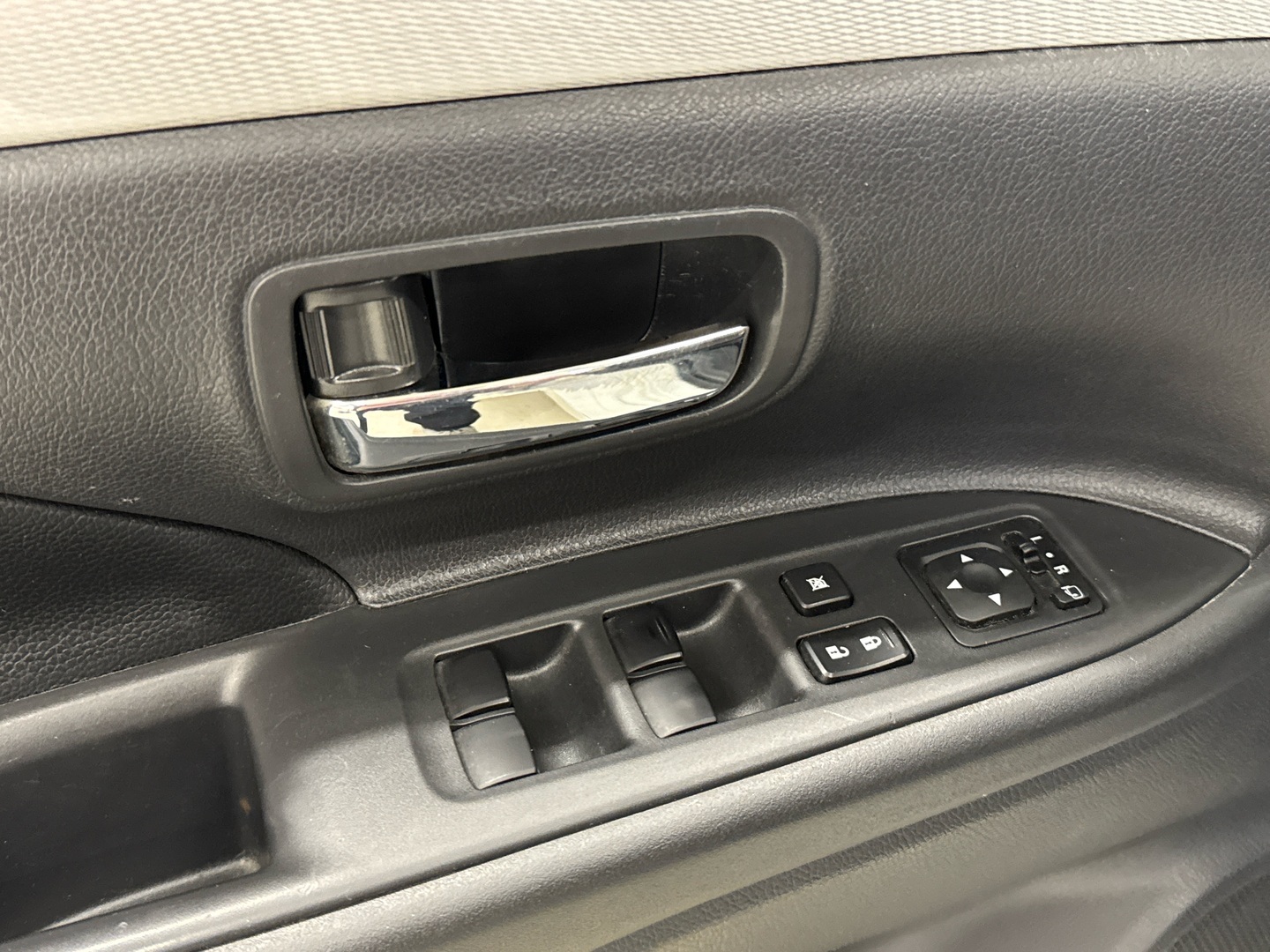 MITSUBISHI Outlander PHEV 2014