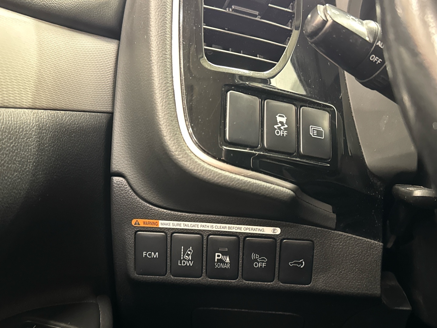 MITSUBISHI Outlander PHEV 2014