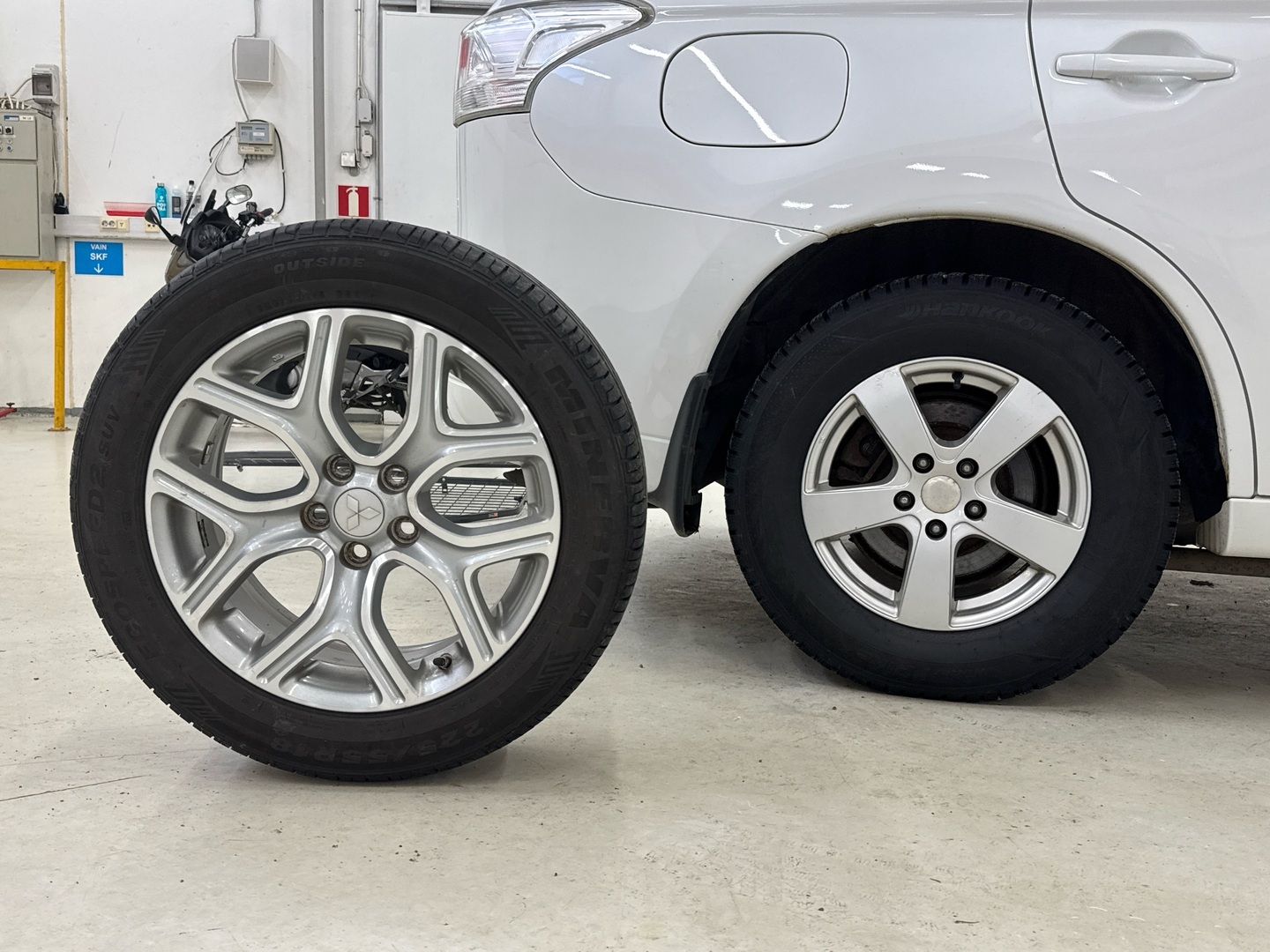 MITSUBISHI Outlander PHEV 2014