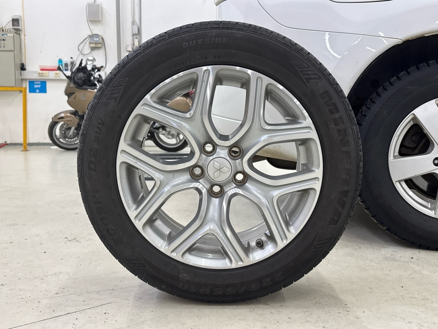 MITSUBISHI Outlander PHEV 2014