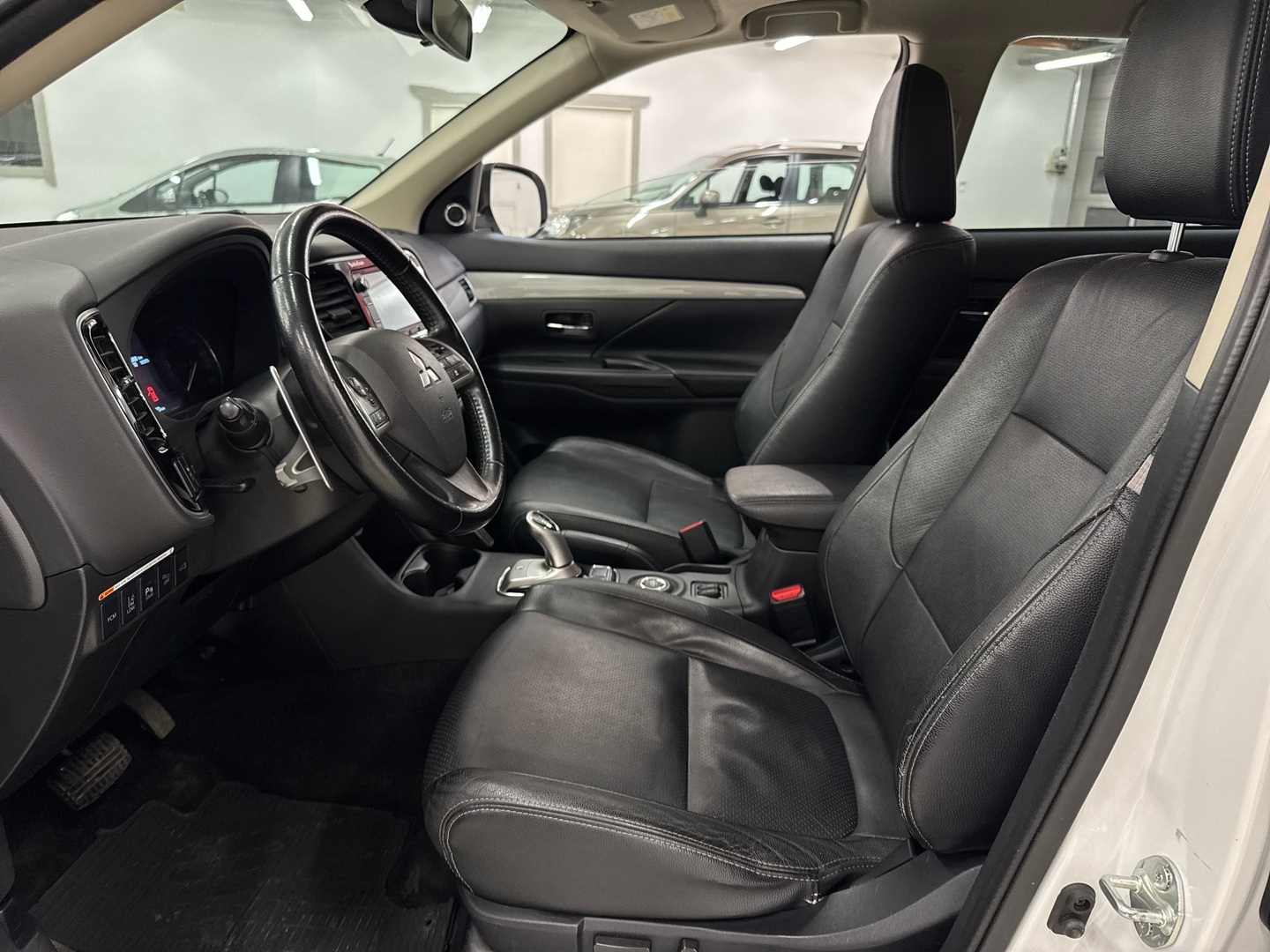 MITSUBISHI Outlander PHEV 2014