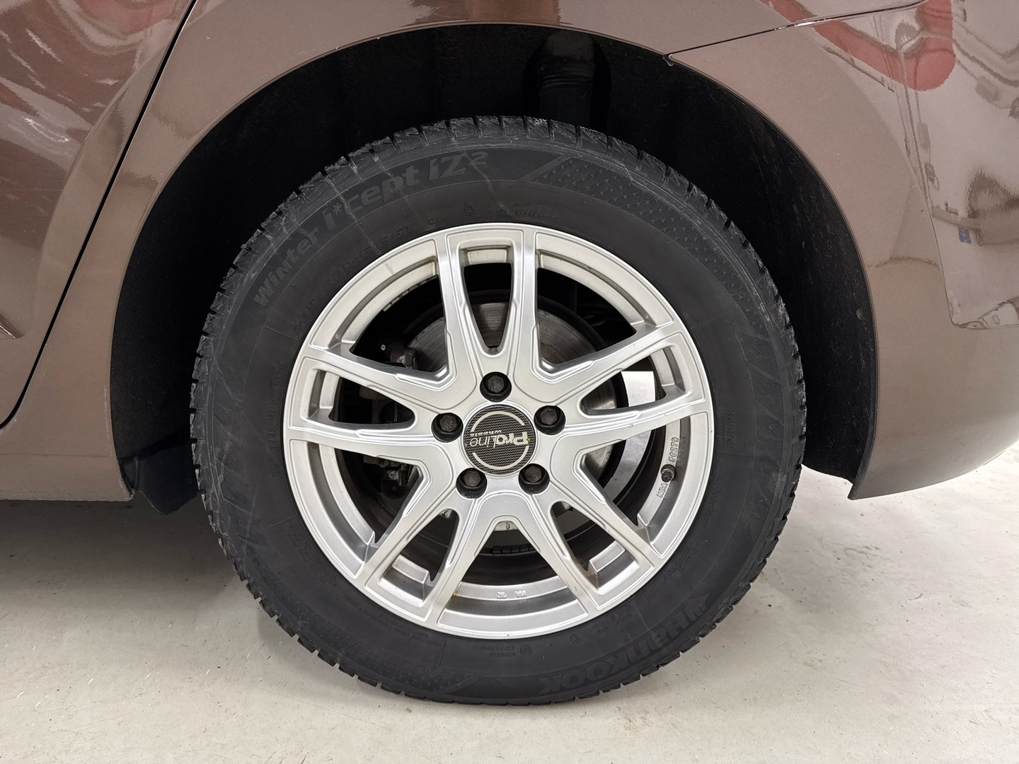 VOLKSWAGEN Touran 2016