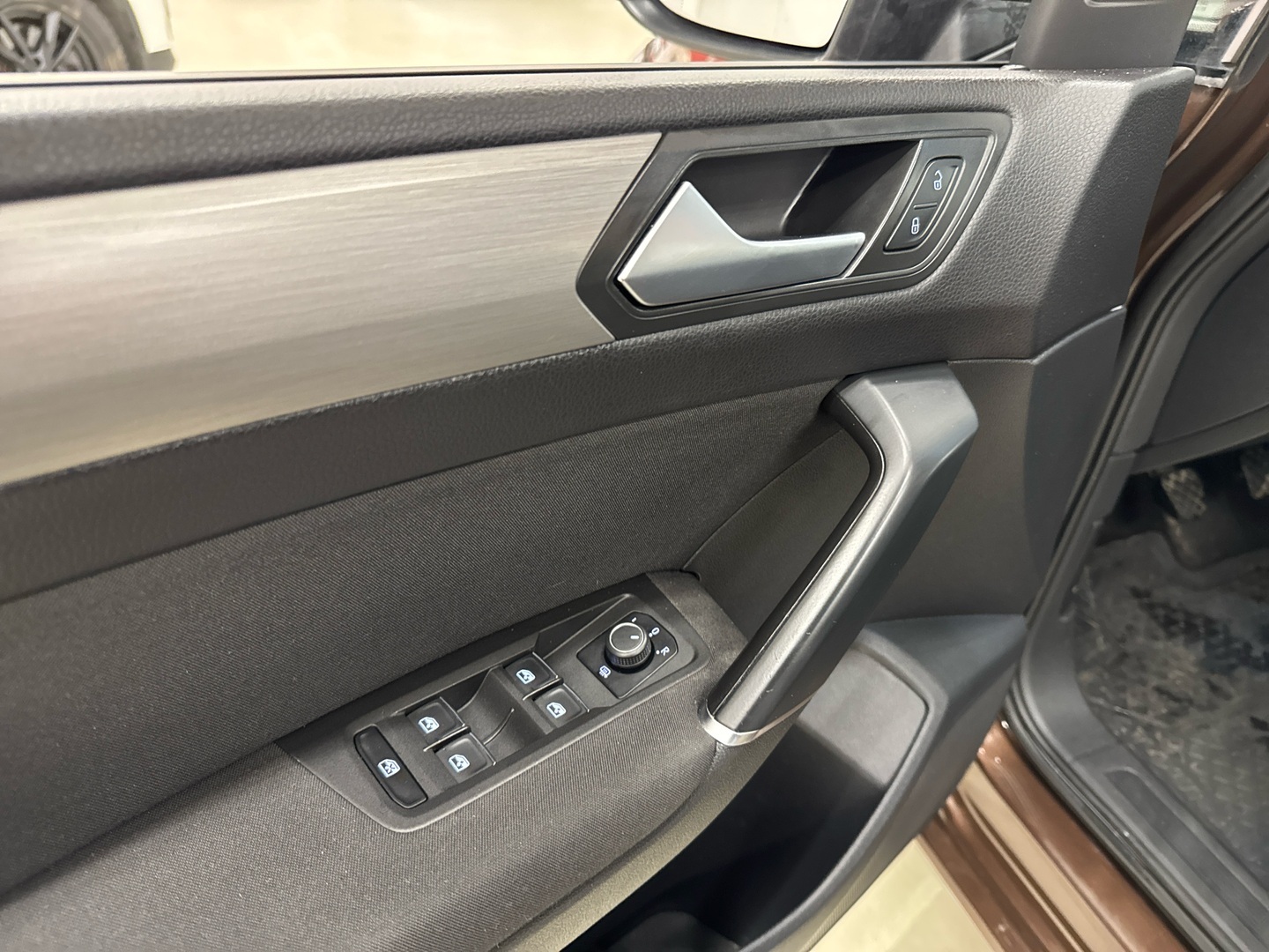 VOLKSWAGEN Touran 2016