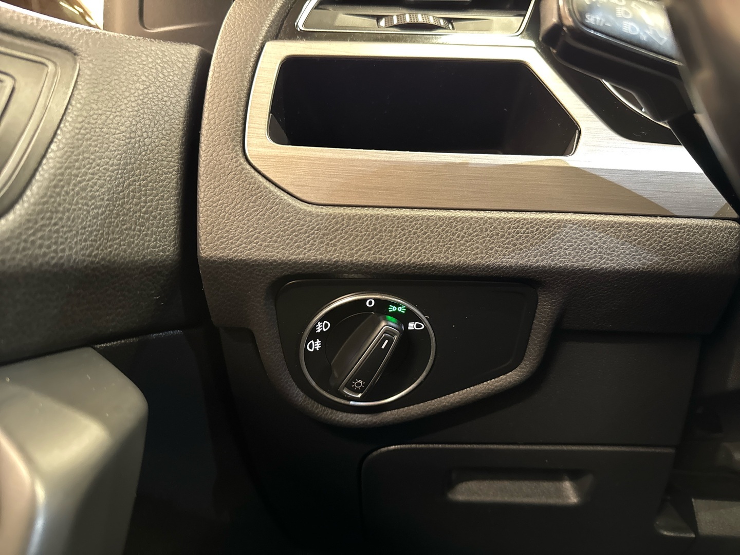 VOLKSWAGEN Touran 2016