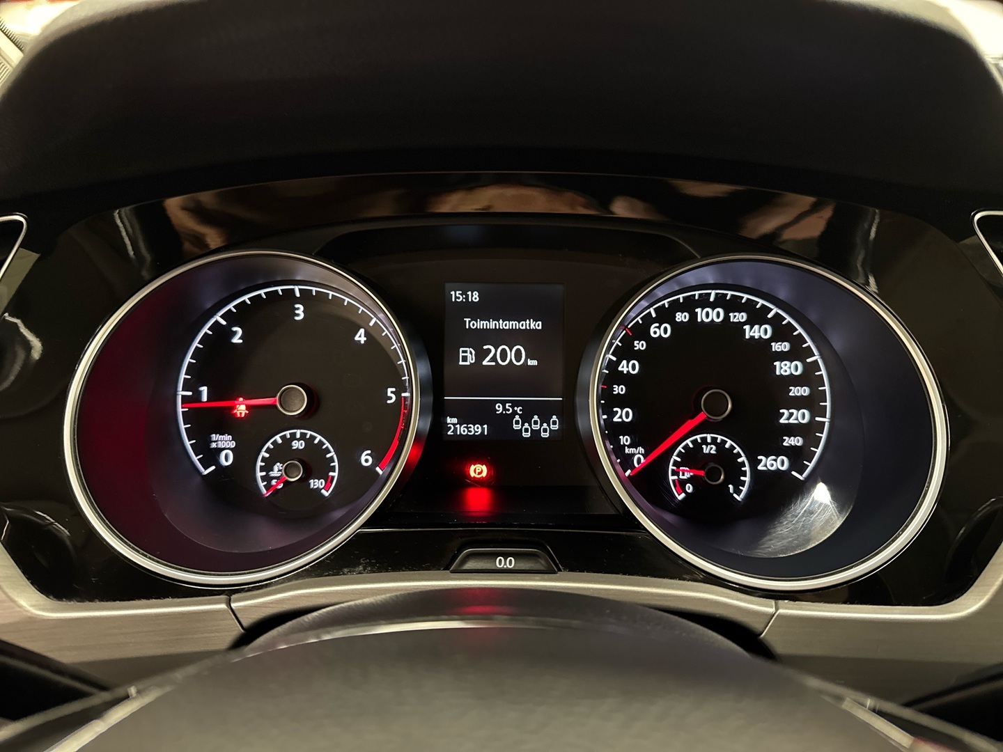 VOLKSWAGEN Touran 2016