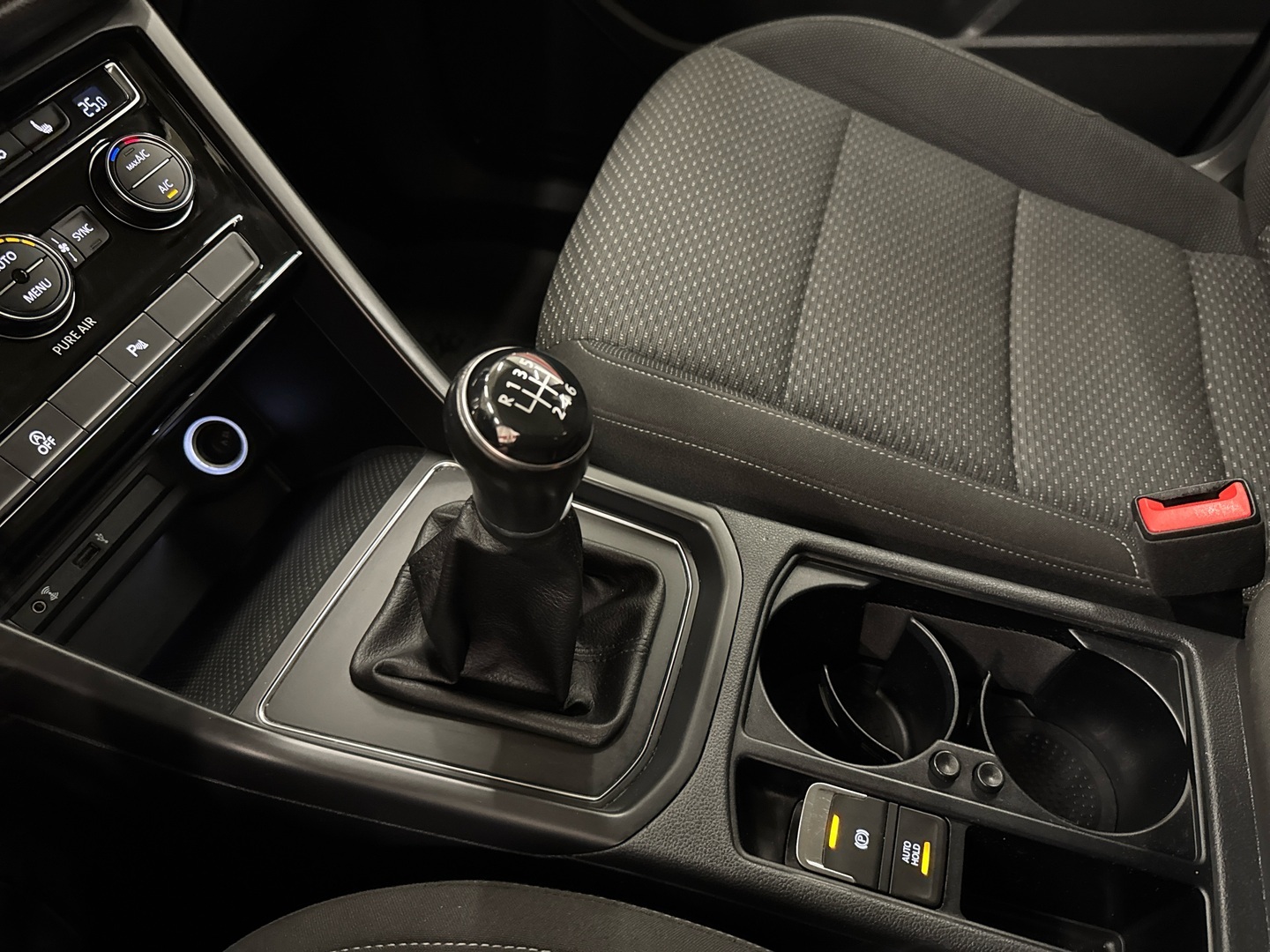 VOLKSWAGEN Touran 2016