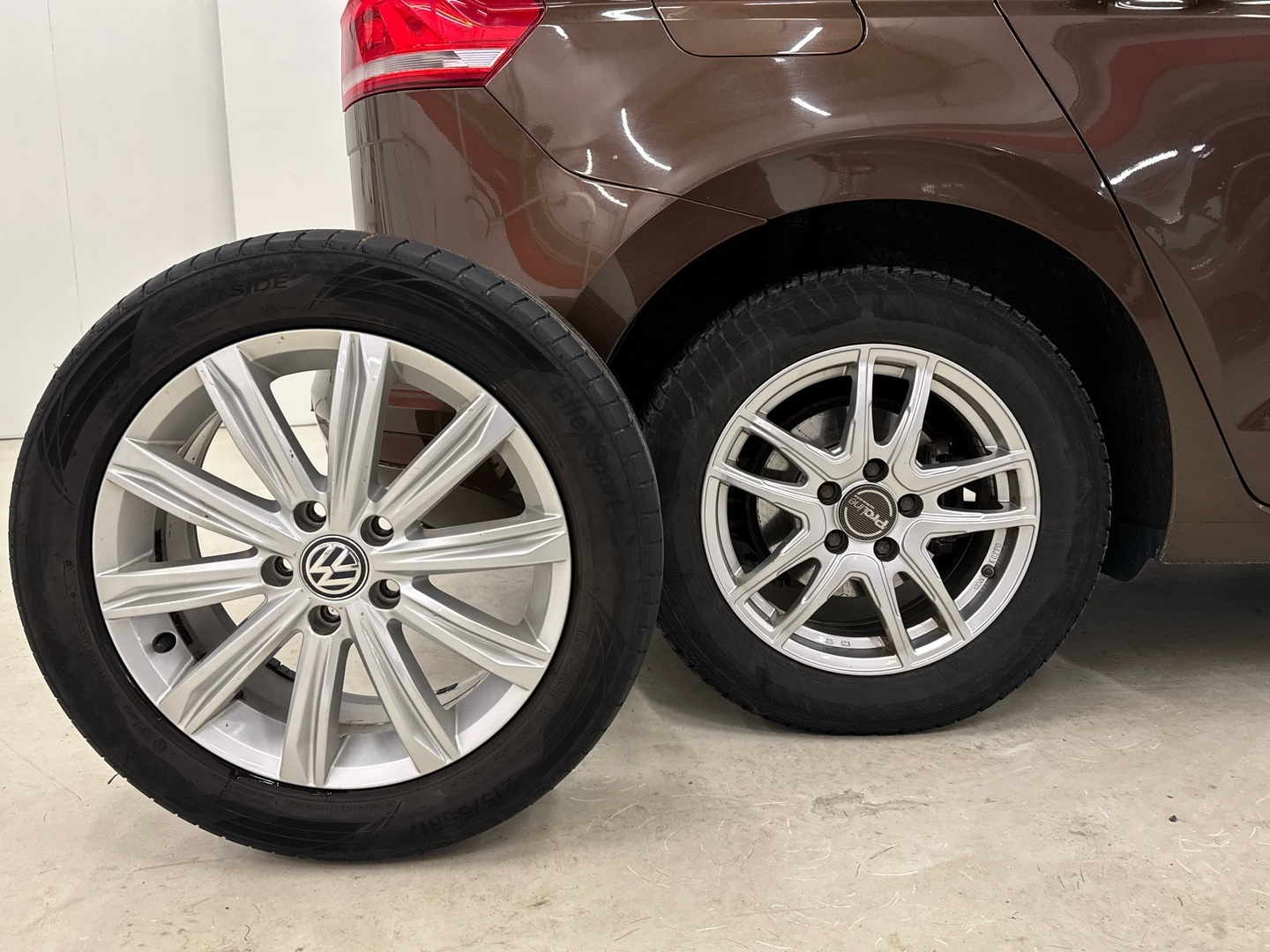 VOLKSWAGEN Touran 2016