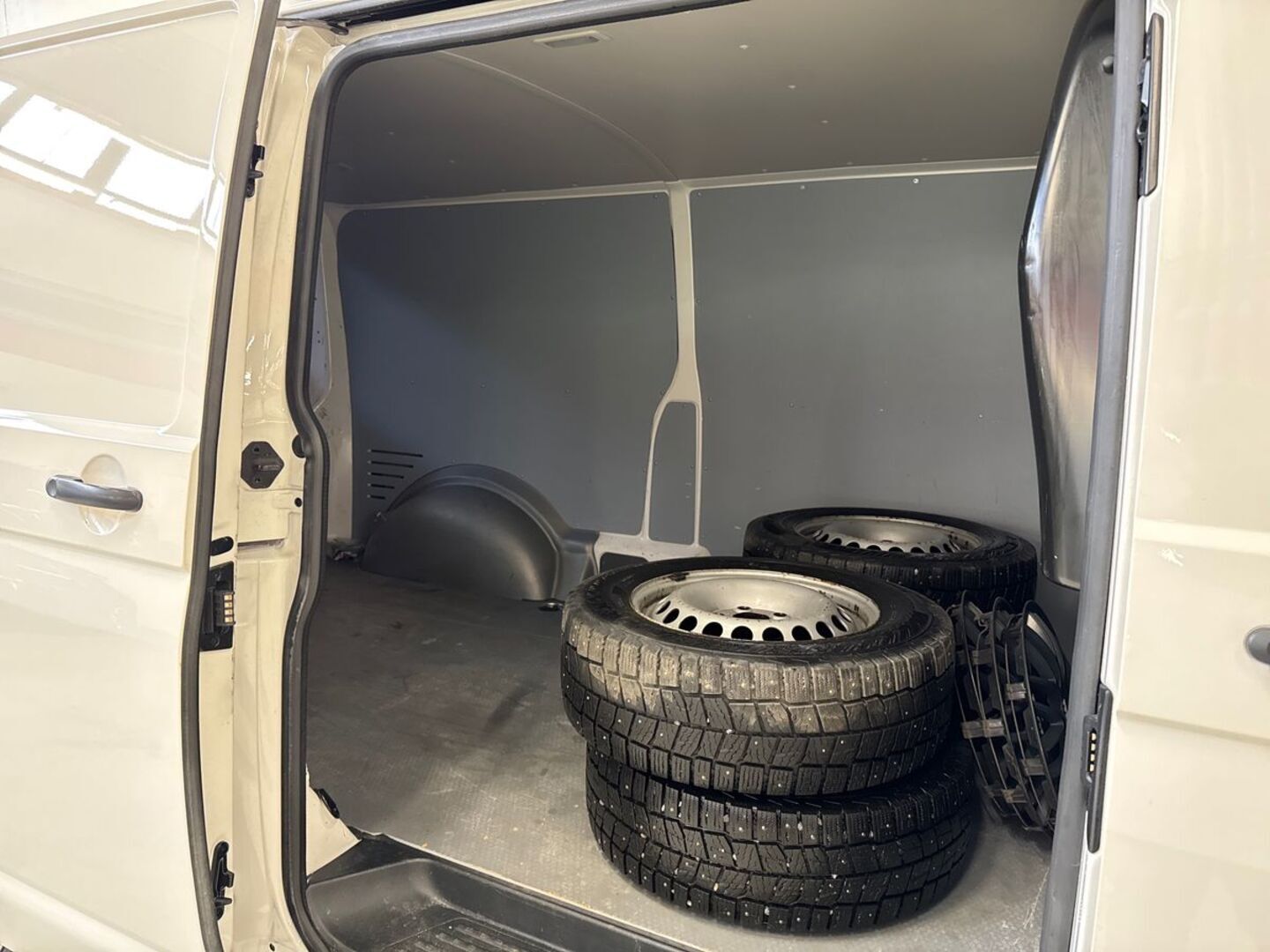 VOLKSWAGEN Transporter 2021