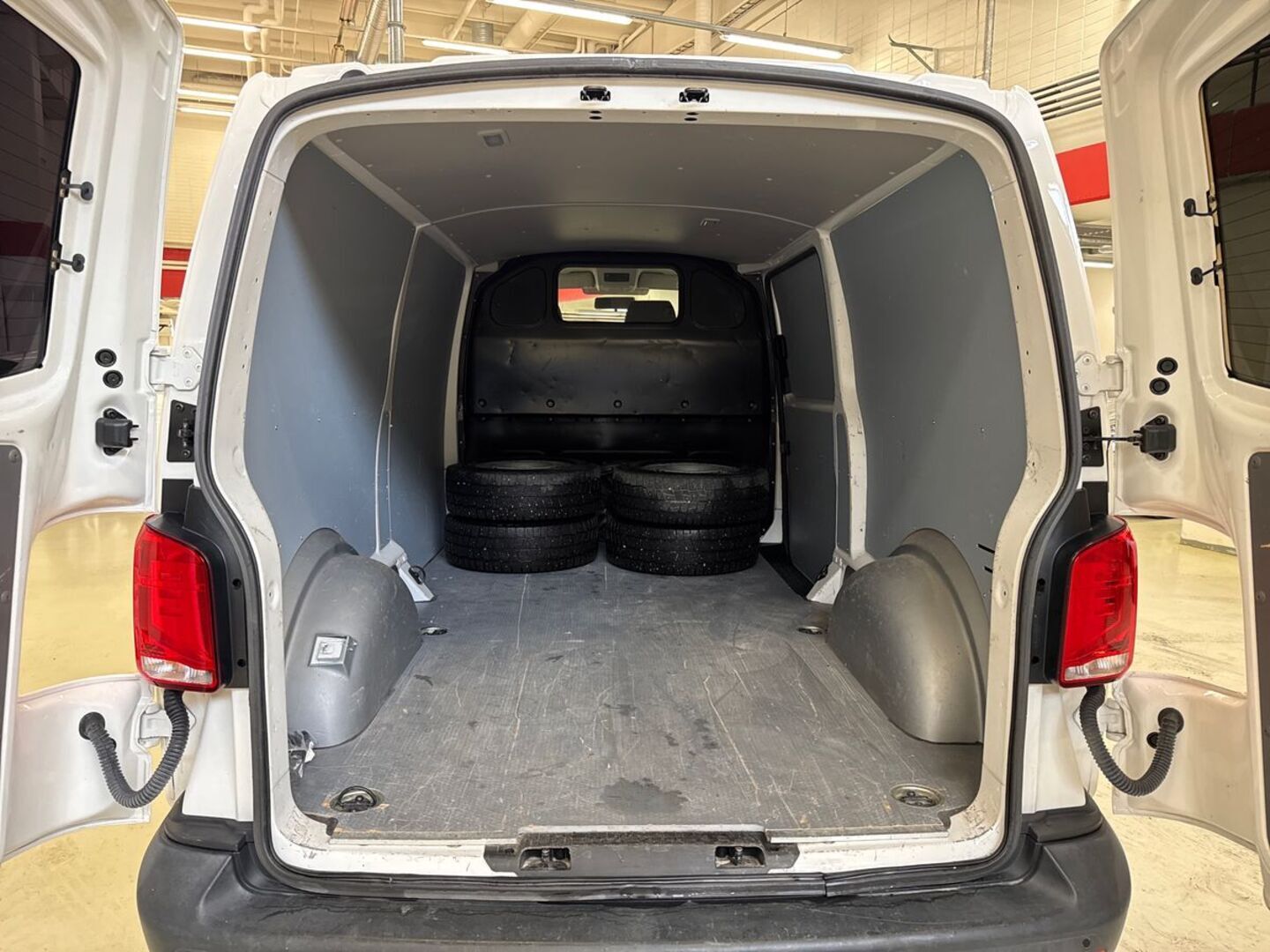 VOLKSWAGEN Transporter 2021